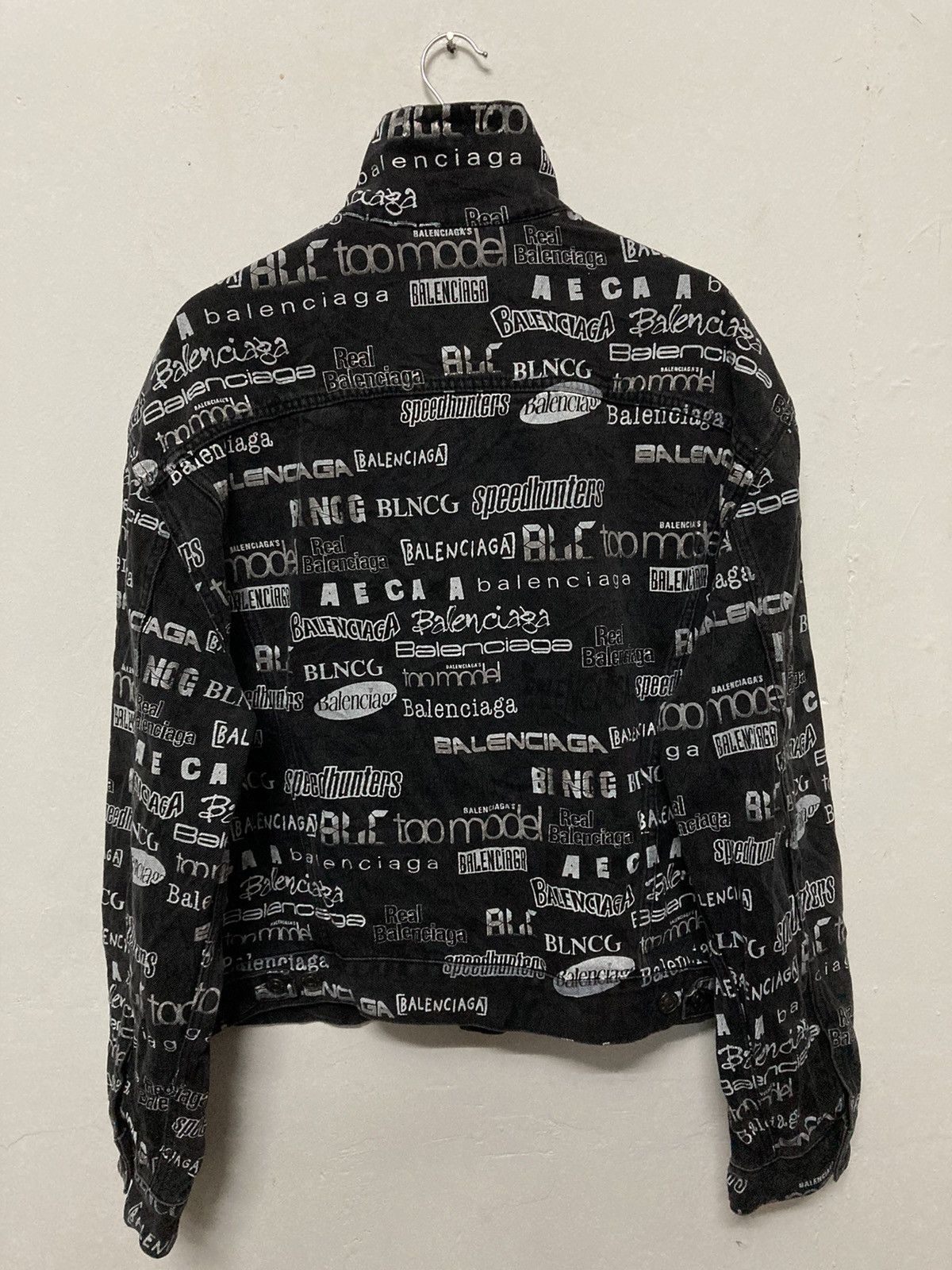 Balenciaga Authentic Balenciaga All Over Logo Printed Denim Jacket Size US L / EU 52-54 / 3 - 4 Thumbnail