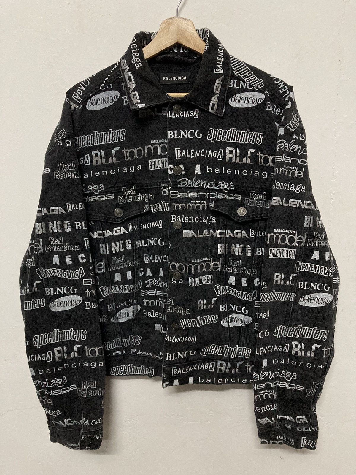 Balenciaga Authentic Balenciaga All Over Logo Printed Denim Jacket Size US L / EU 52-54 / 3 - 2 Thumbnail