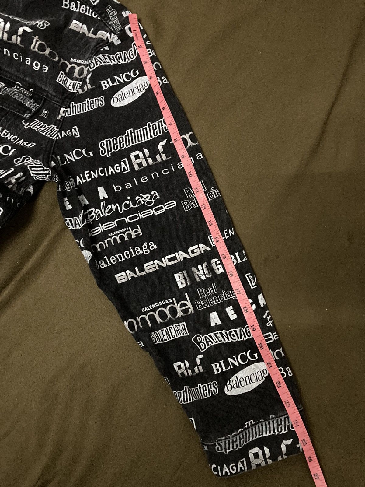 Balenciaga Authentic Balenciaga All Over Logo Printed Denim Jacket Size US L / EU 52-54 / 3 - 21 Thumbnail