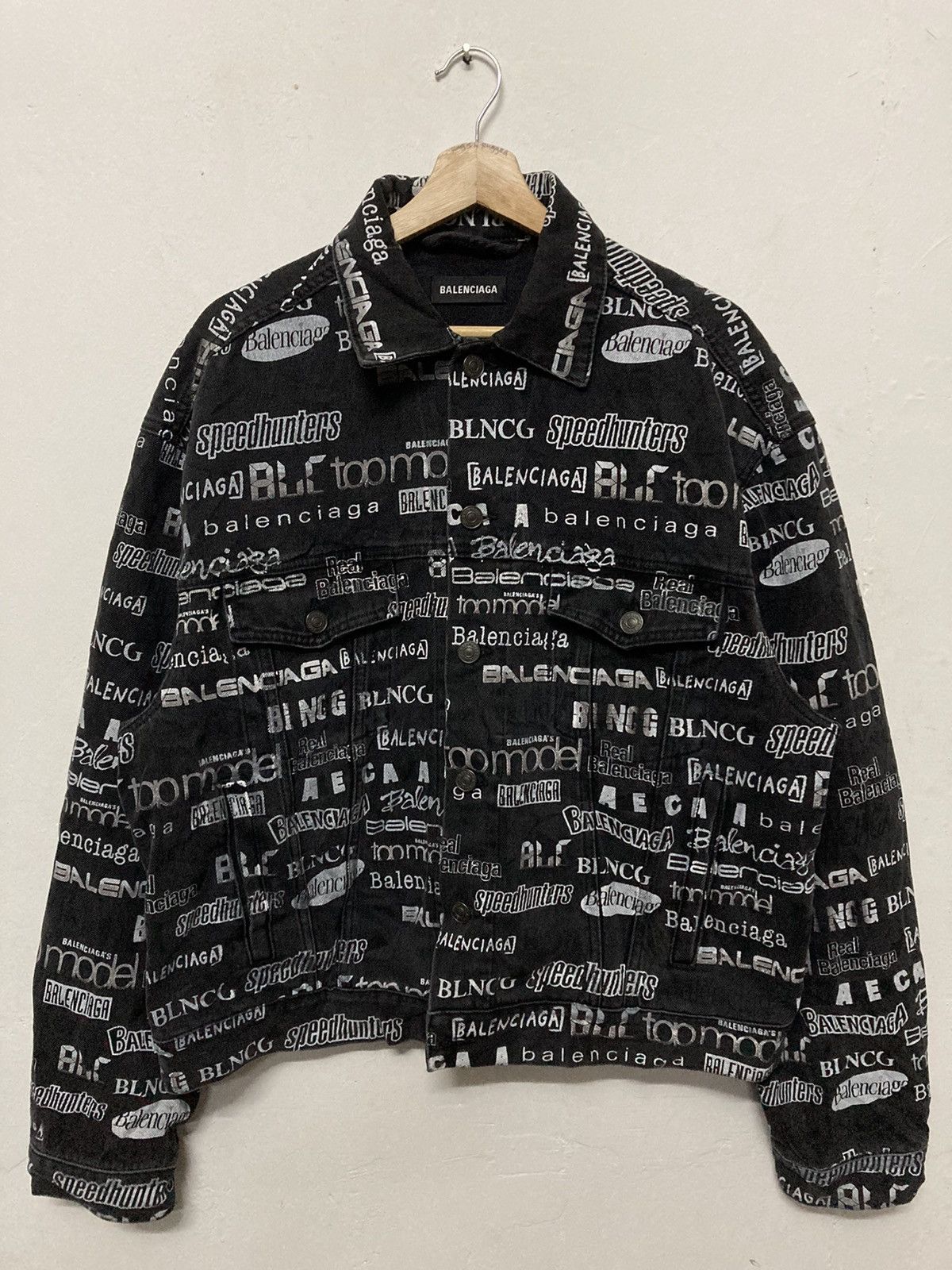 Balenciaga Authentic Balenciaga All Over Logo Printed Denim Jacket Size US L / EU 52-54 / 3 - 1 Thumbnail