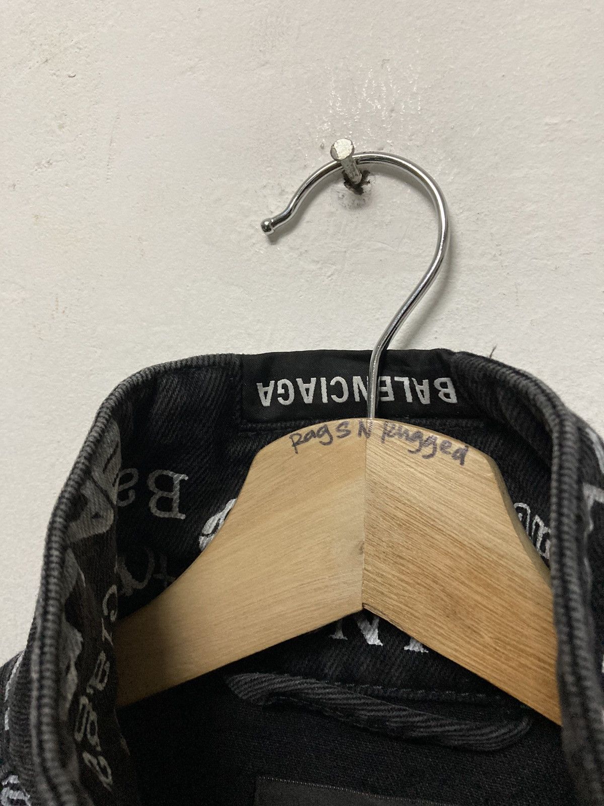 Balenciaga Authentic Balenciaga All Over Logo Printed Denim Jacket Size US L / EU 52-54 / 3 - 13 Thumbnail