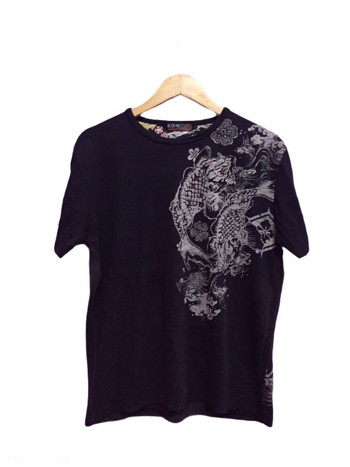 Japanese Brand Vintage 90s Big Fish Koi Sukajan T-Shirts Size L Size US L / EU 52-54 / 3 - 1 Thumbnail
