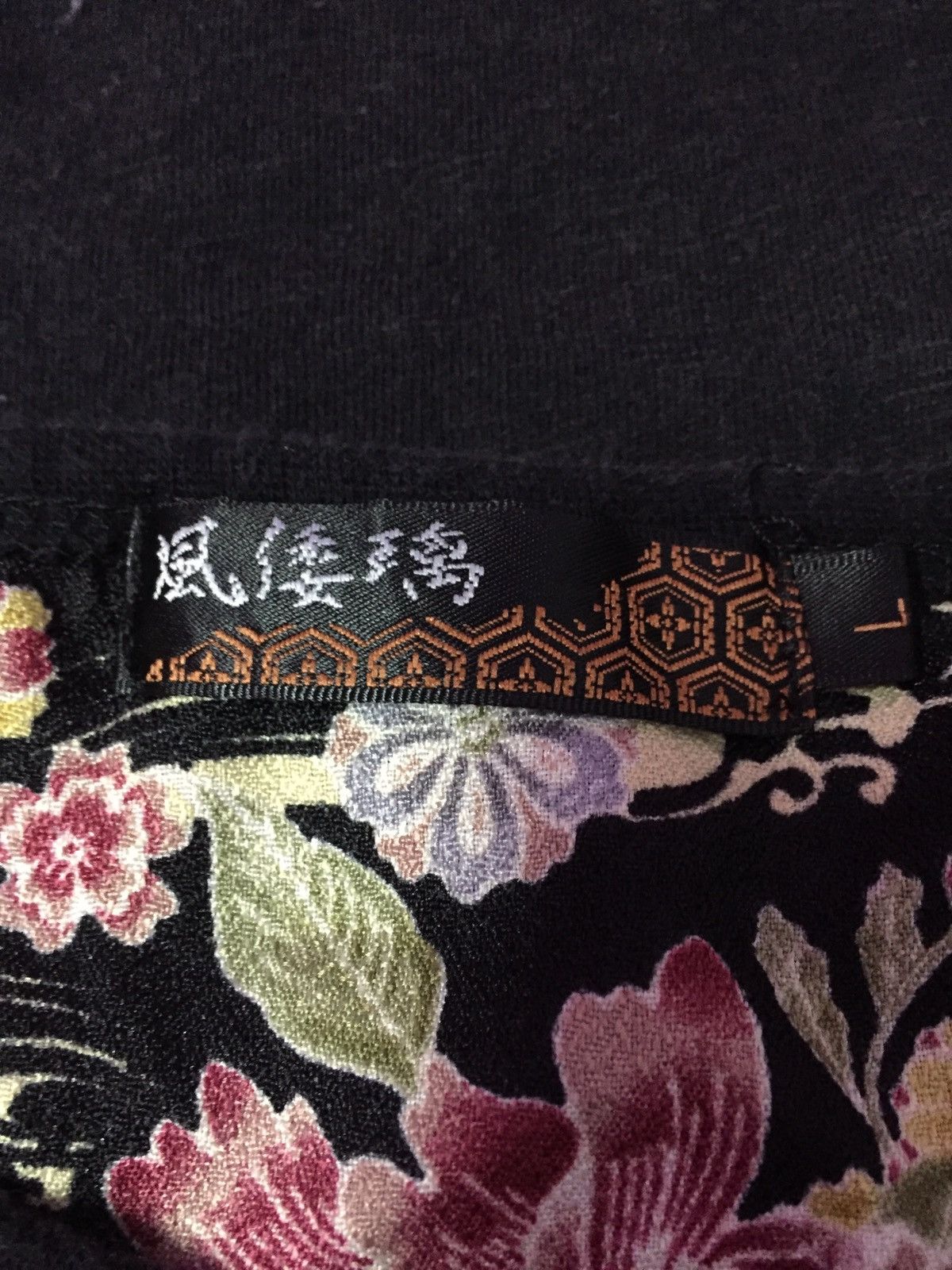 Japanese Brand Vintage 90s Big Fish Koi Sukajan T-Shirts Size L Size US L / EU 52-54 / 3 - 3 Thumbnail