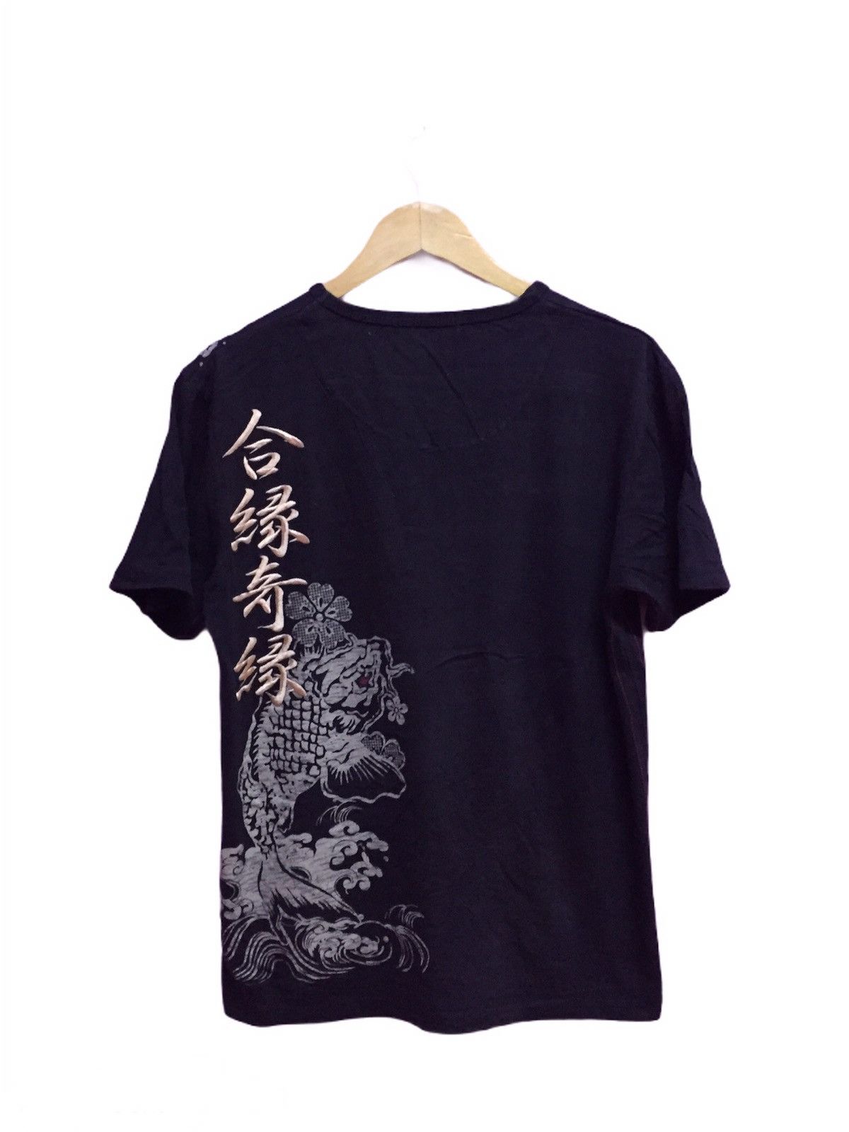 Japanese Brand Vintage 90s Big Fish Koi Sukajan T-Shirts Size L Size US L / EU 52-54 / 3 - 2 Thumbnail