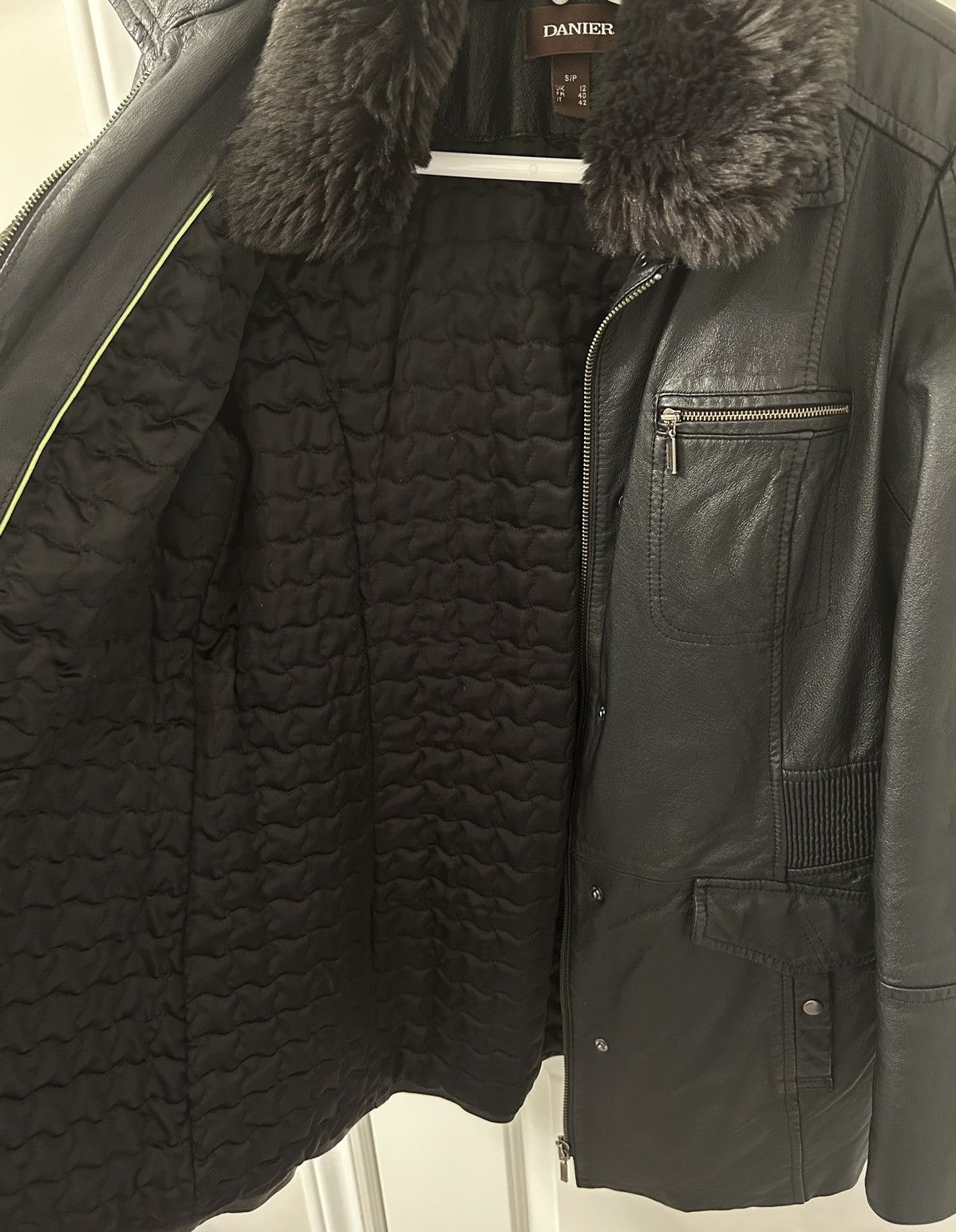Danier Danier Women’s Black Leather Moto Jacket - Size S Size S / US 4 / IT 40 - 6 Thumbnail