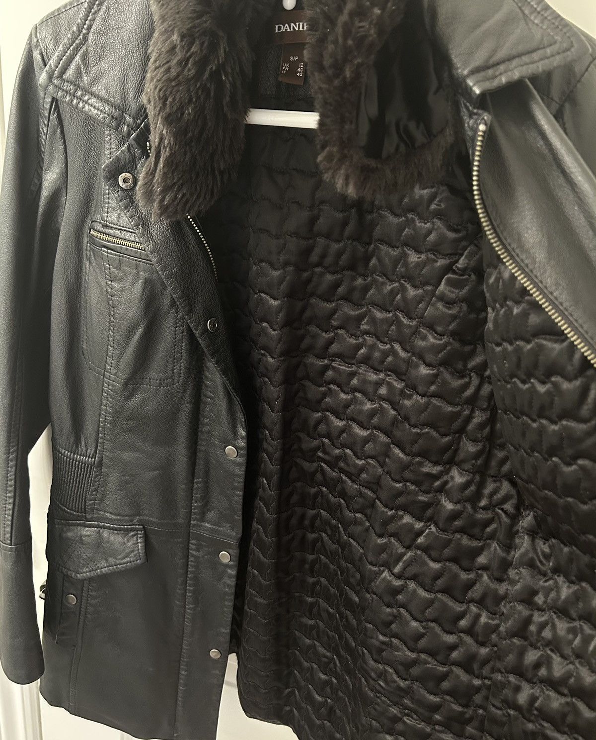 Danier Danier Women’s Black Leather Moto Jacket - Size S Size S / US 4 / IT 40 - 7 Thumbnail