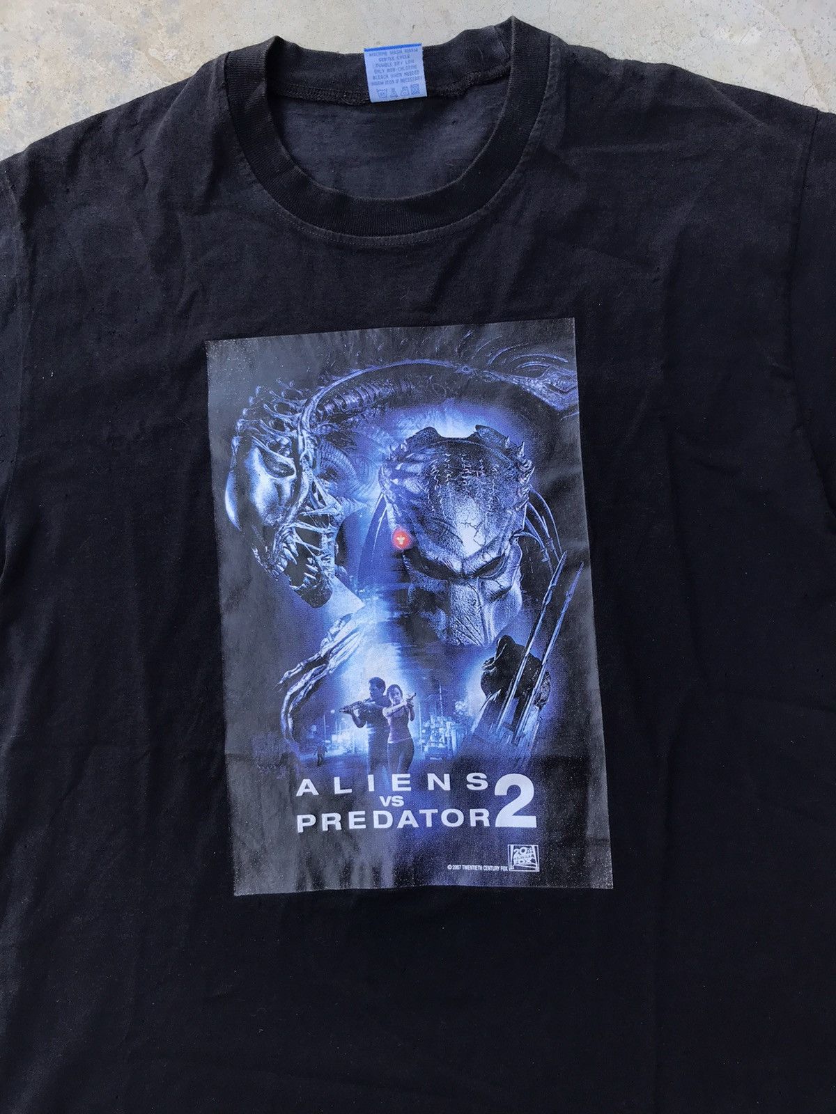 Vintage Vintage Alien vs Predator 2 movie promo tee Size US M / EU 48-50 / 2 - 1 Thumbnail