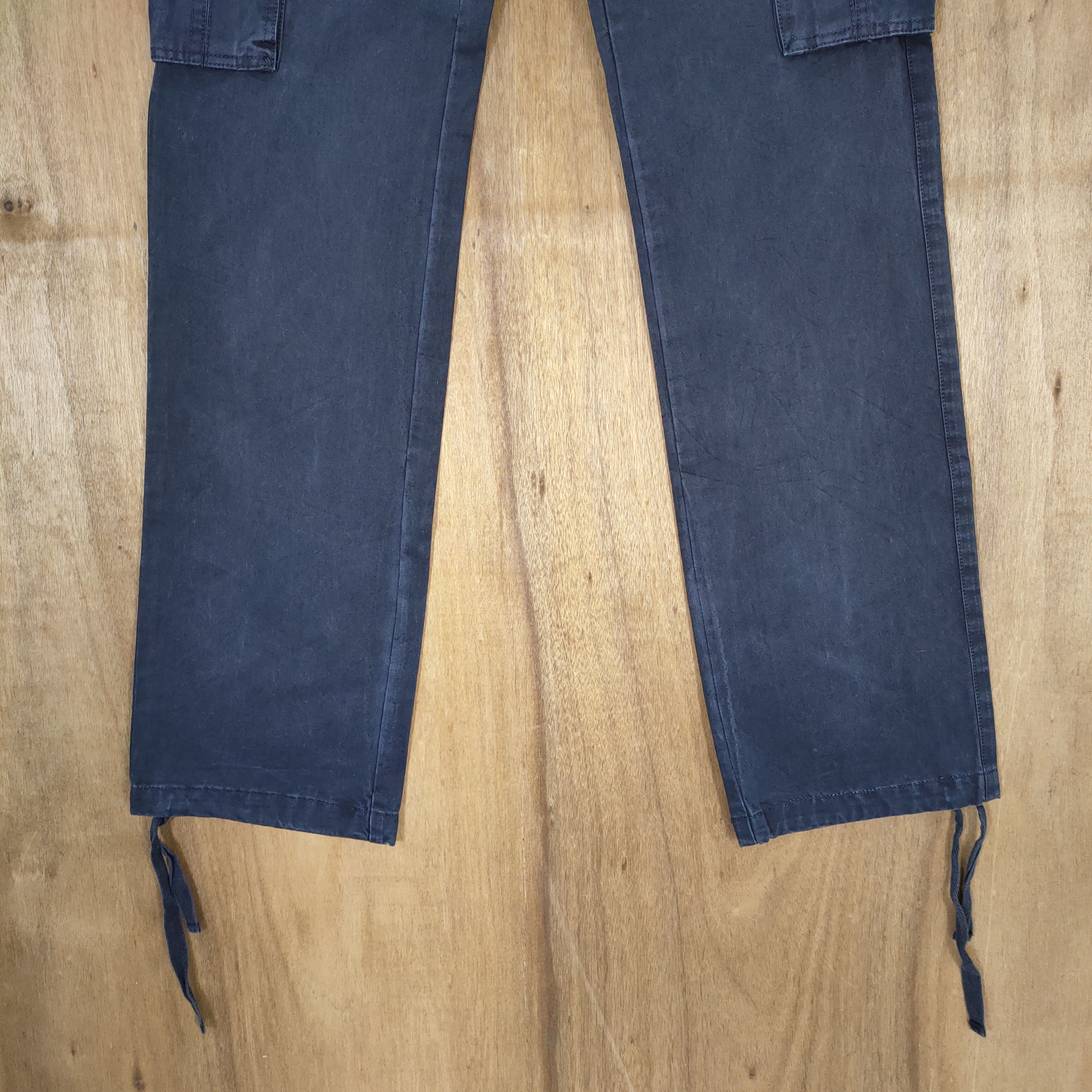 Japanese Brand TEDDY SMITH BLUE BLACK LOW RISE CARGO PANTS Size US 32 / EU 48 - 5 Thumbnail