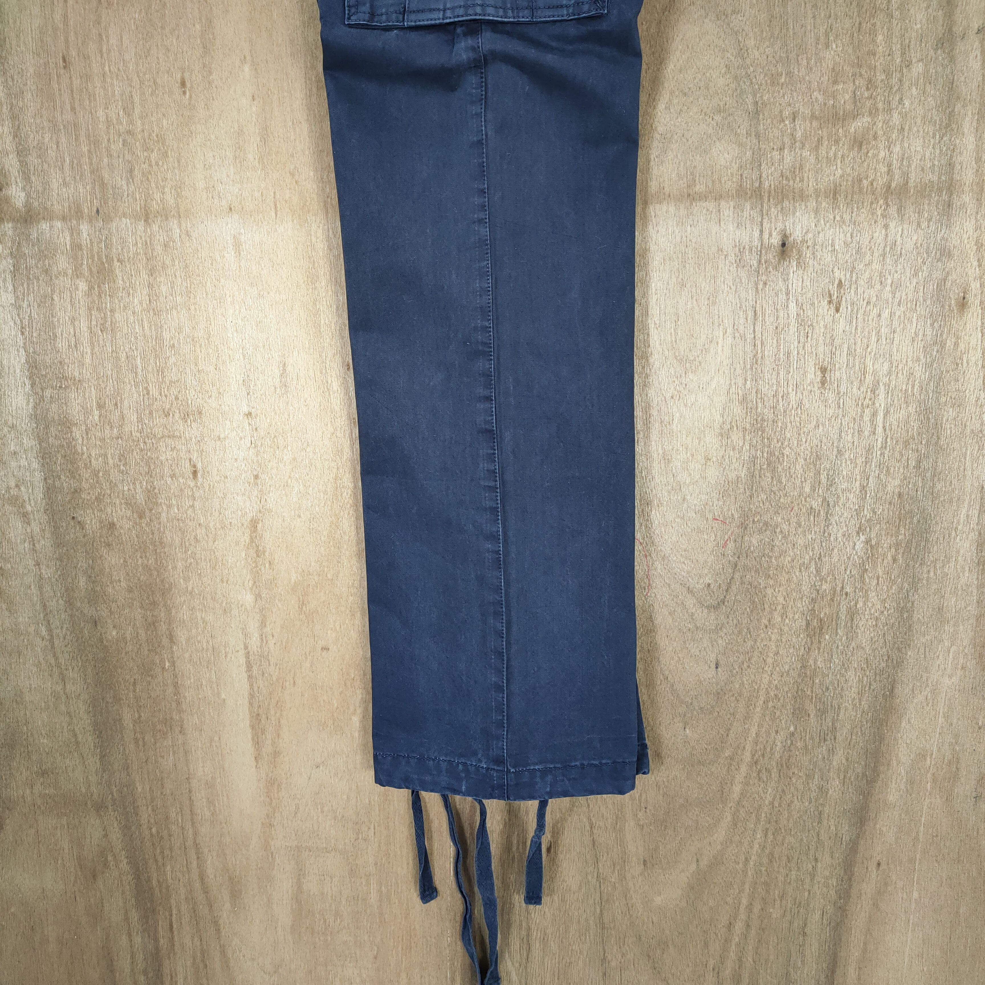 Japanese Brand TEDDY SMITH BLUE BLACK LOW RISE CARGO PANTS Size US 32 / EU 48 - 19 Thumbnail