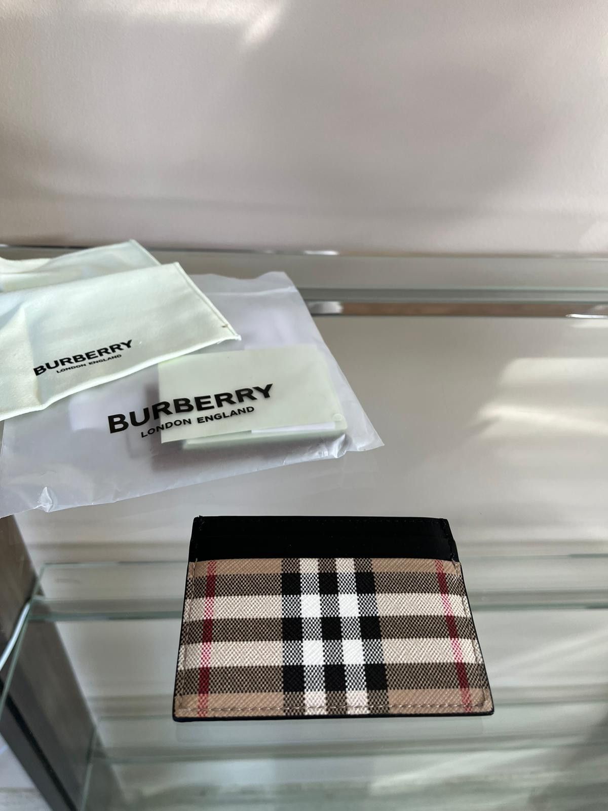 Burberry Sandon Logo Card Holder in Archival Beige Size ONE SIZE - 1 Thumbnail