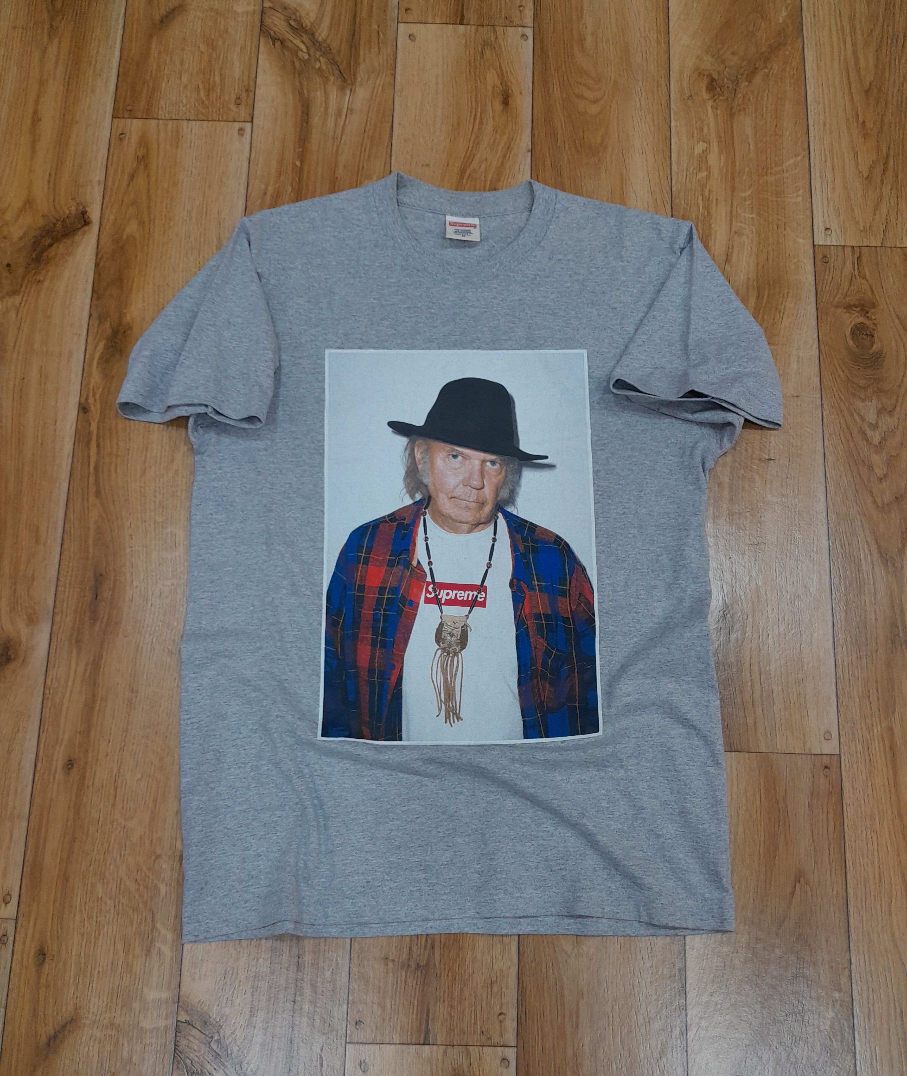 Supreme SS 2015 Neil Young Tee Navy S-XL ネイビー 送料無料 Supreme シュプリーム 15SS Neil Young Tee ニール ヤング 半袖