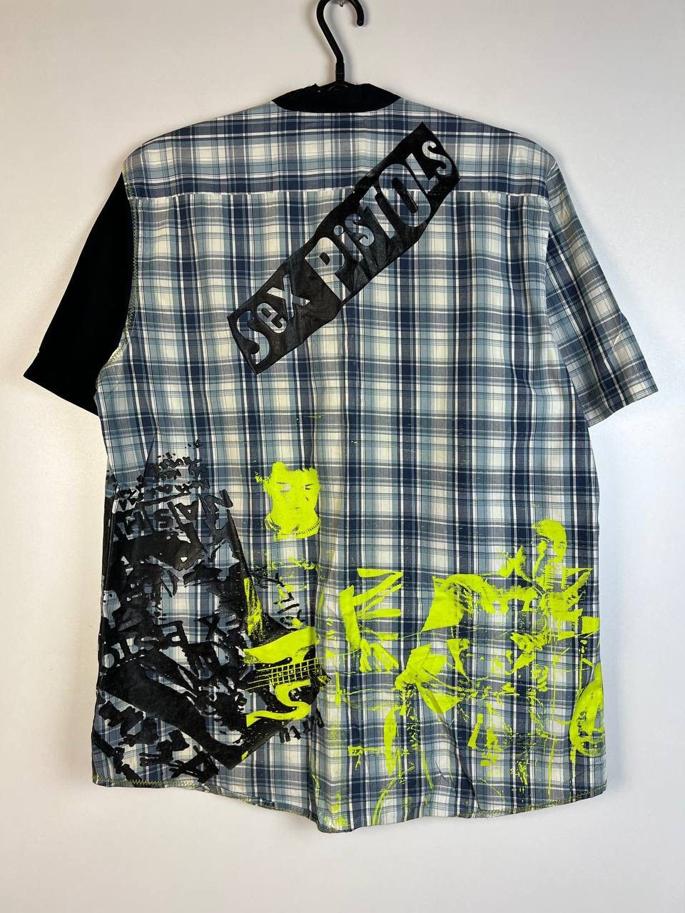 Vintage Sex Pistols 2004 vintage shirt size L Size US L / EU 52-54 / 3 - 7 Thumbnail