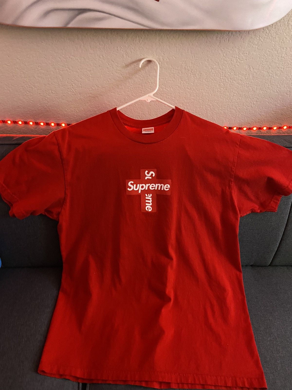 Supreme Red Cross box logo tee Size US L / EU 52-54 / 3 - 1 Thumbnail