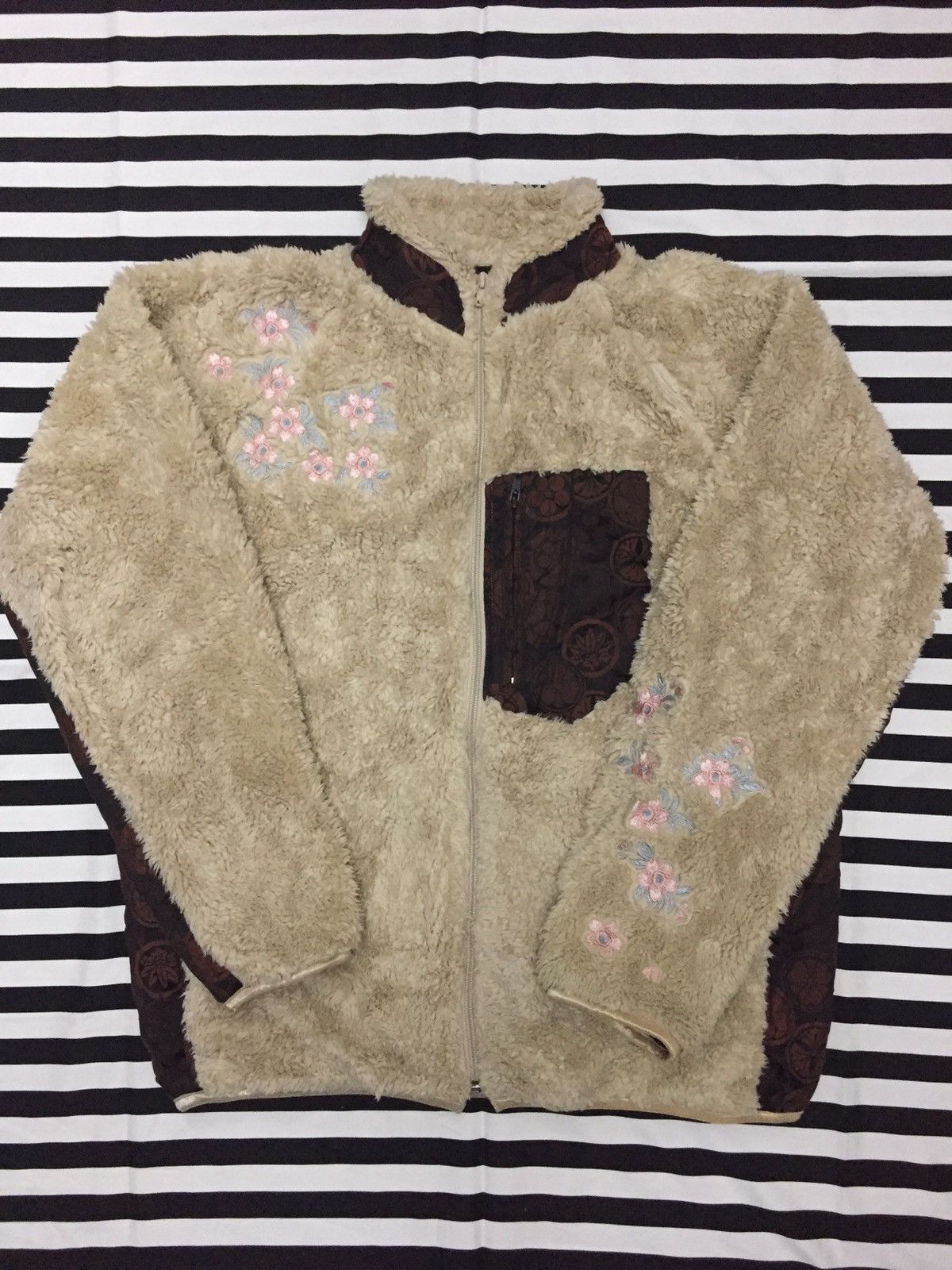Japanese Brand 🔥Last Drop🔥Kara Kuri Tamashi Fleece Jacket Sakura Motif Size US XL / EU 56 / 4 - 1 Thumbnail
