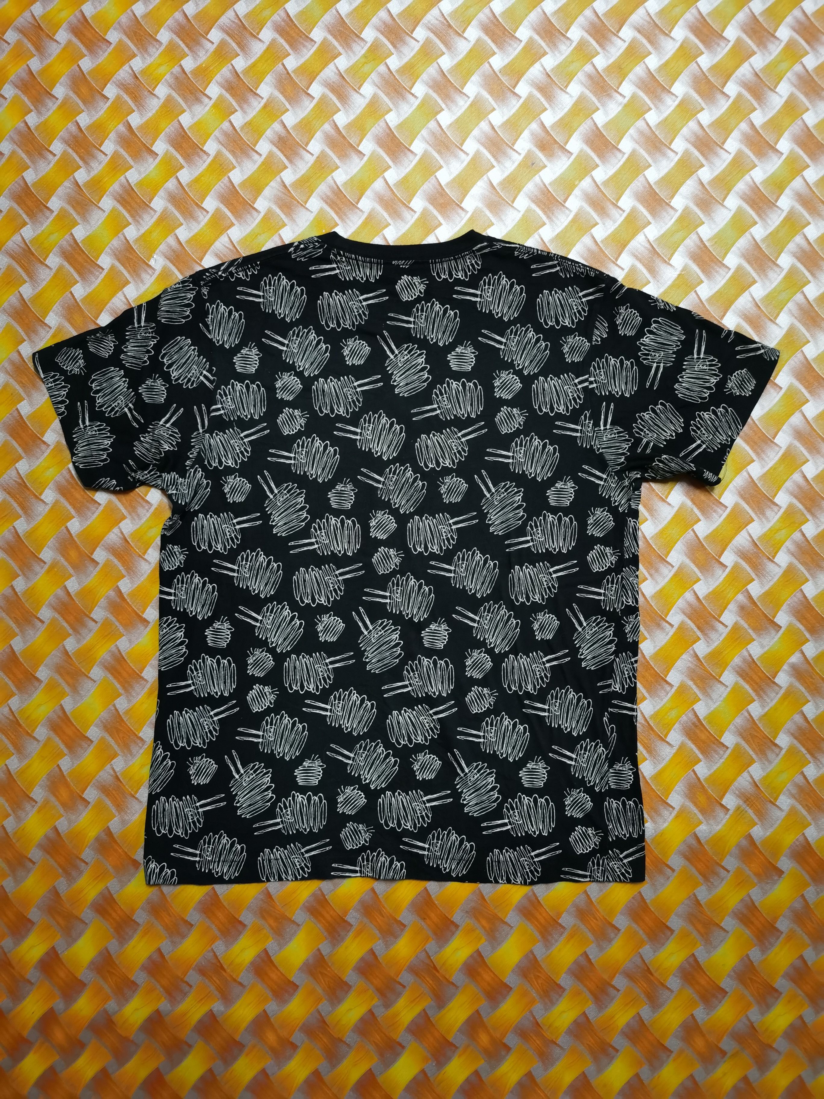 Kaws × Uniqlo Kaws x Peanuts Snoopy Full Print Tee Size US L / EU 52-54 / 3 - 5 Thumbnail