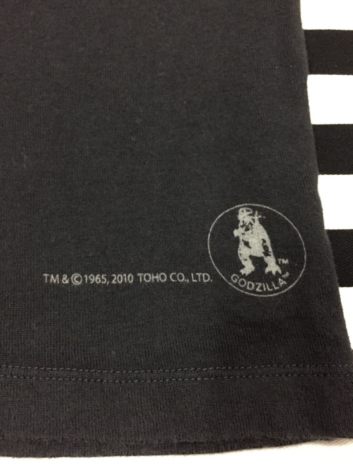 Uniqlo 🔥Need Gone Today🔥 RARE Uniqlo x Godzilla T-shirt Size US S / EU 44-46 / 1 - 2 Thumbnail