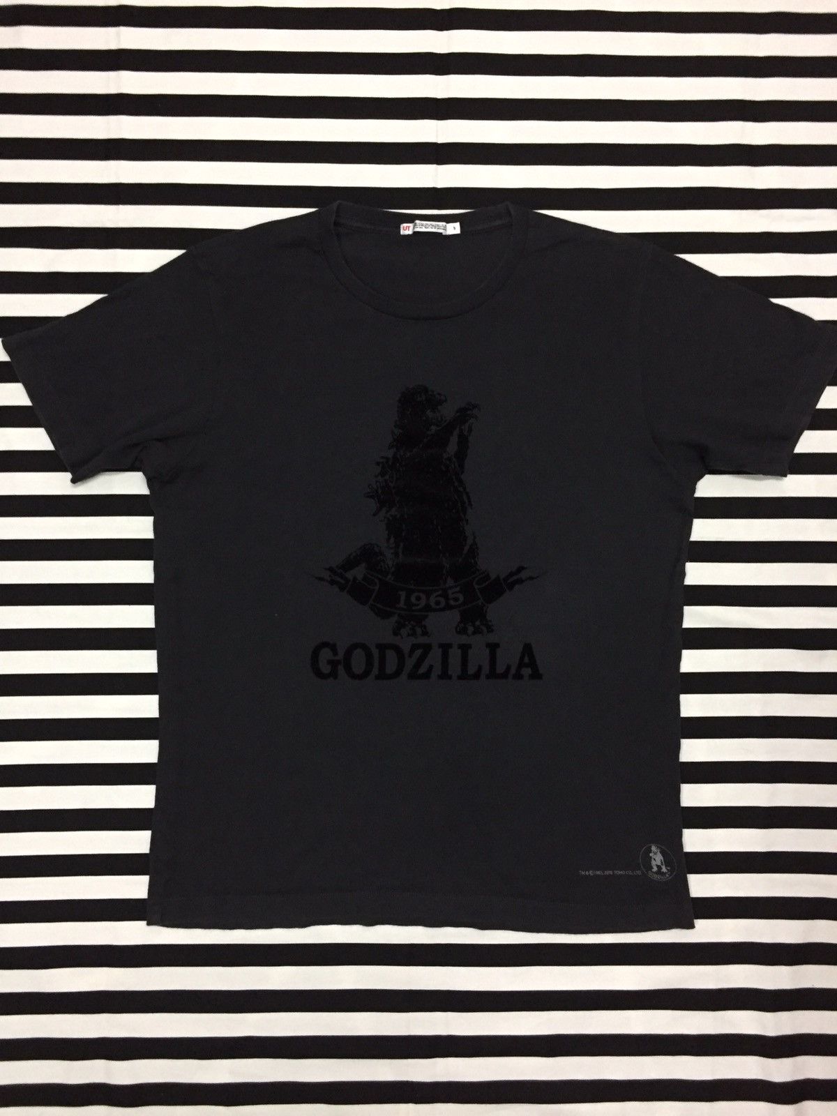 Uniqlo 🔥Need Gone Today🔥 RARE Uniqlo x Godzilla T-shirt Size US S / EU 44-46 / 1 - 1 Thumbnail