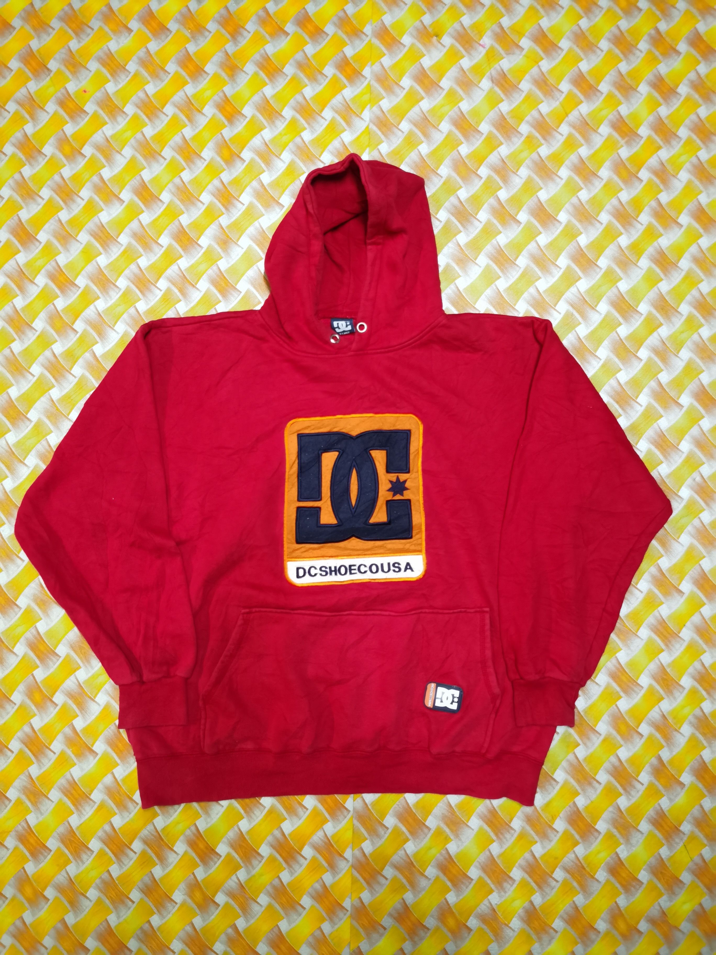 DC Vintage DC Shoe CO USA Hoodie Big Logo Embroidered Size US XL / EU 56 / 4 - 1 Thumbnail