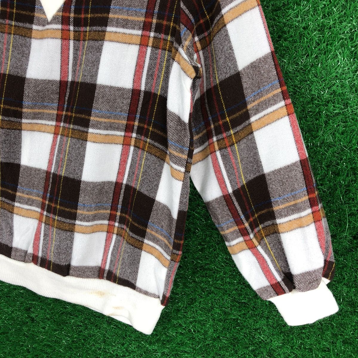 Vintage Vintage Wool Sweater Checkered V-Neck Unbranded Size M / US 6-8 / IT 42-44 - 3 Thumbnail