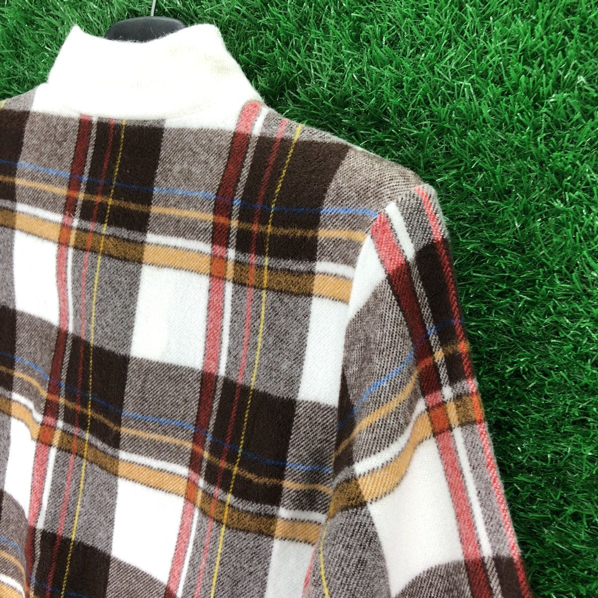 Vintage Vintage Wool Sweater Checkered V-Neck Unbranded Size M / US 6-8 / IT 42-44 - 5 Thumbnail