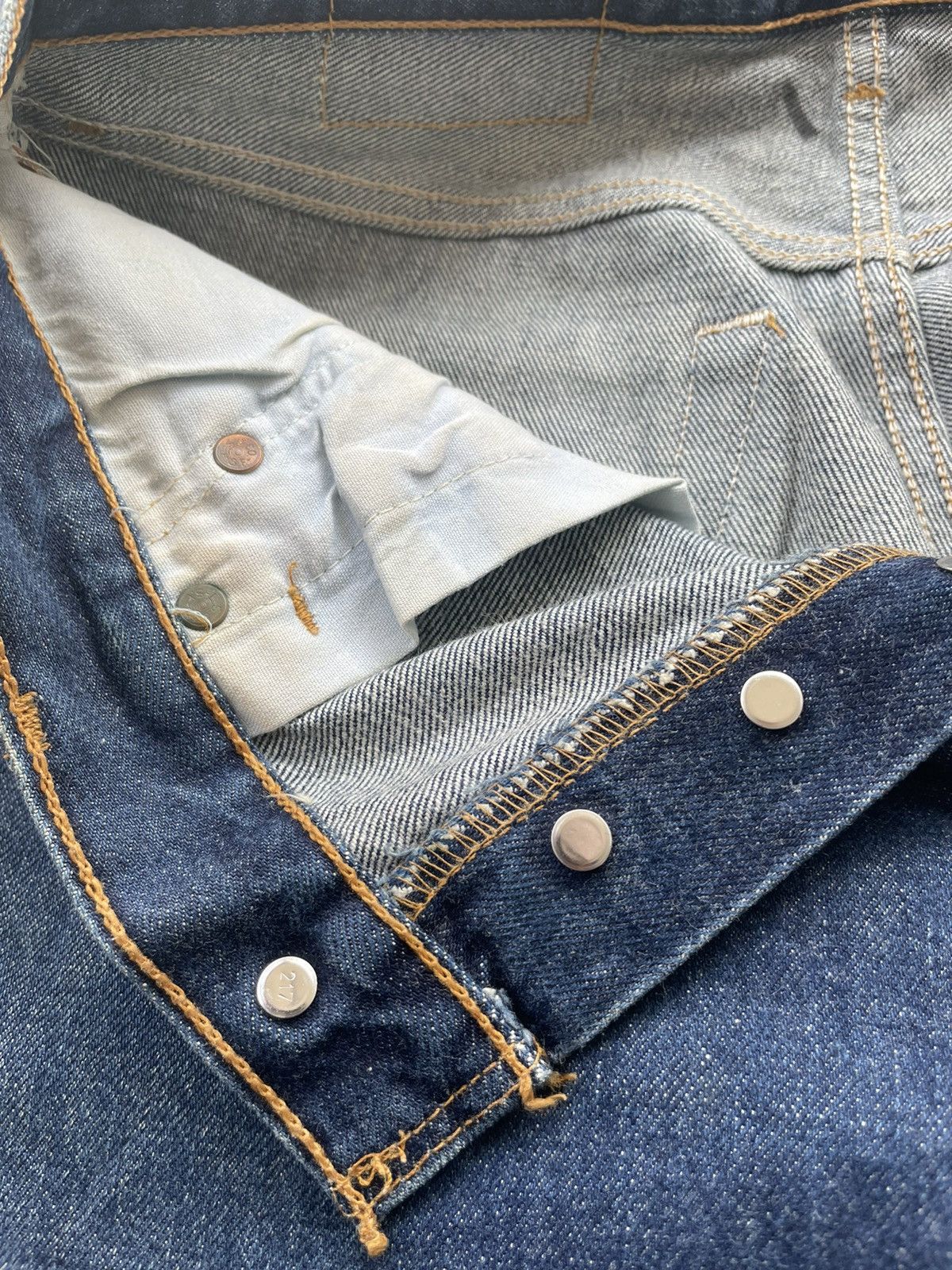 Levi's Vintage Levi’s 501 2000 Canada Size US 31 - 14 Thumbnail