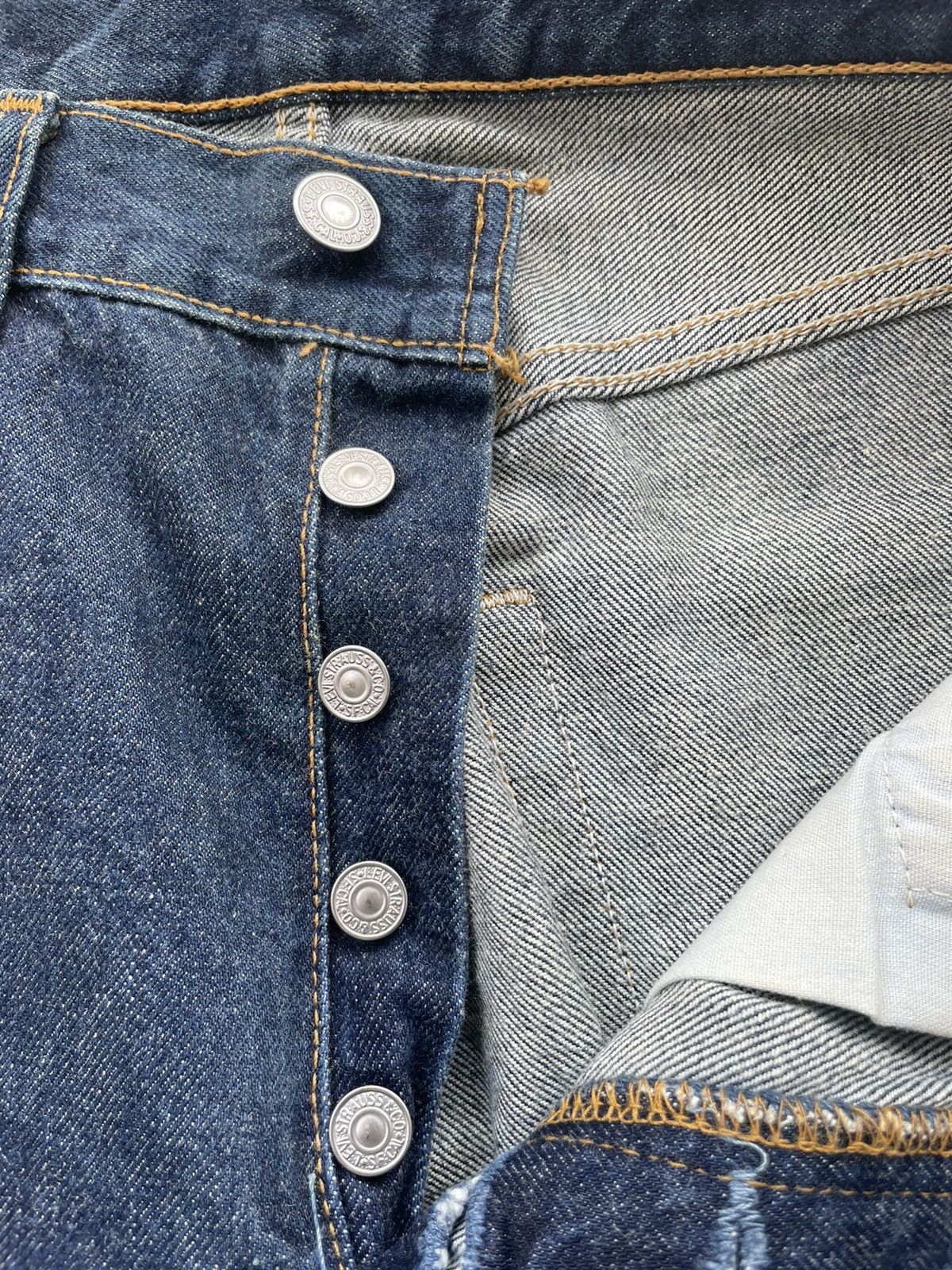 Levi's Vintage Levi’s 501 2000 Canada Size US 31 - 17 Thumbnail