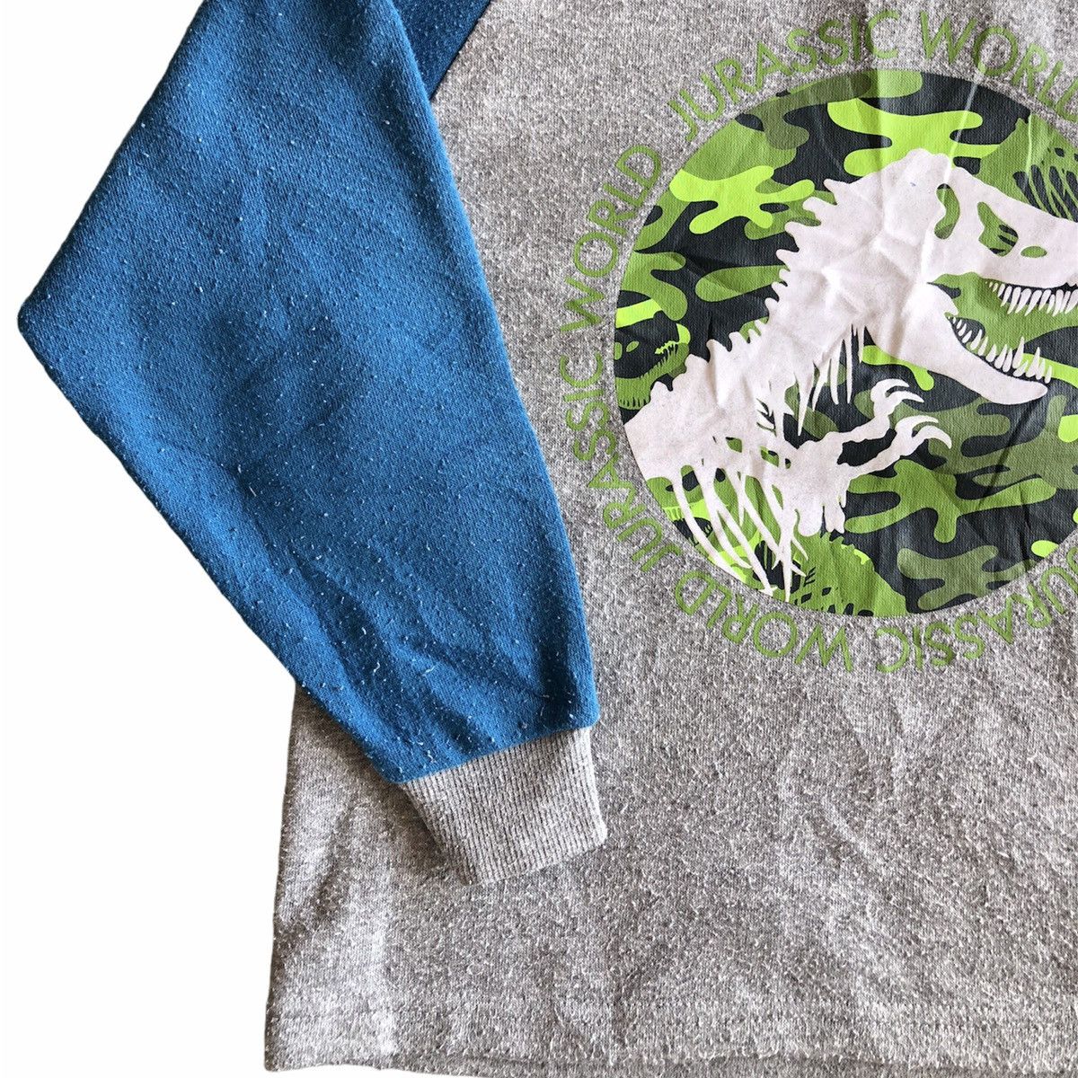 American Apparel Jurassic World Sweatshirt Kid Size US XXS / EU 40 - 3 Thumbnail