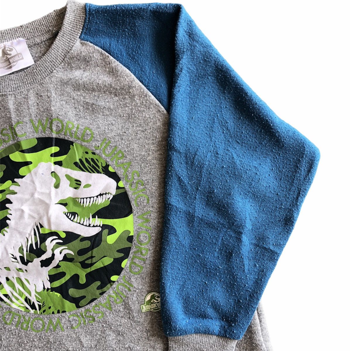 American Apparel Jurassic World Sweatshirt Kid Size US XXS / EU 40 - 2 Thumbnail