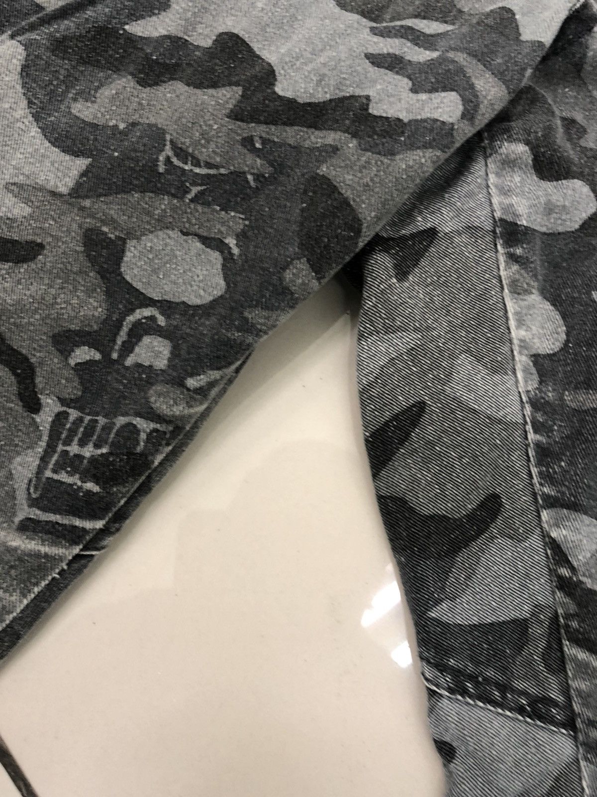 Mishka × Seditionaries MNWKA by Mishka Skulls Camo pants size 36 Size US 36 / EU 52 - 4 Thumbnail