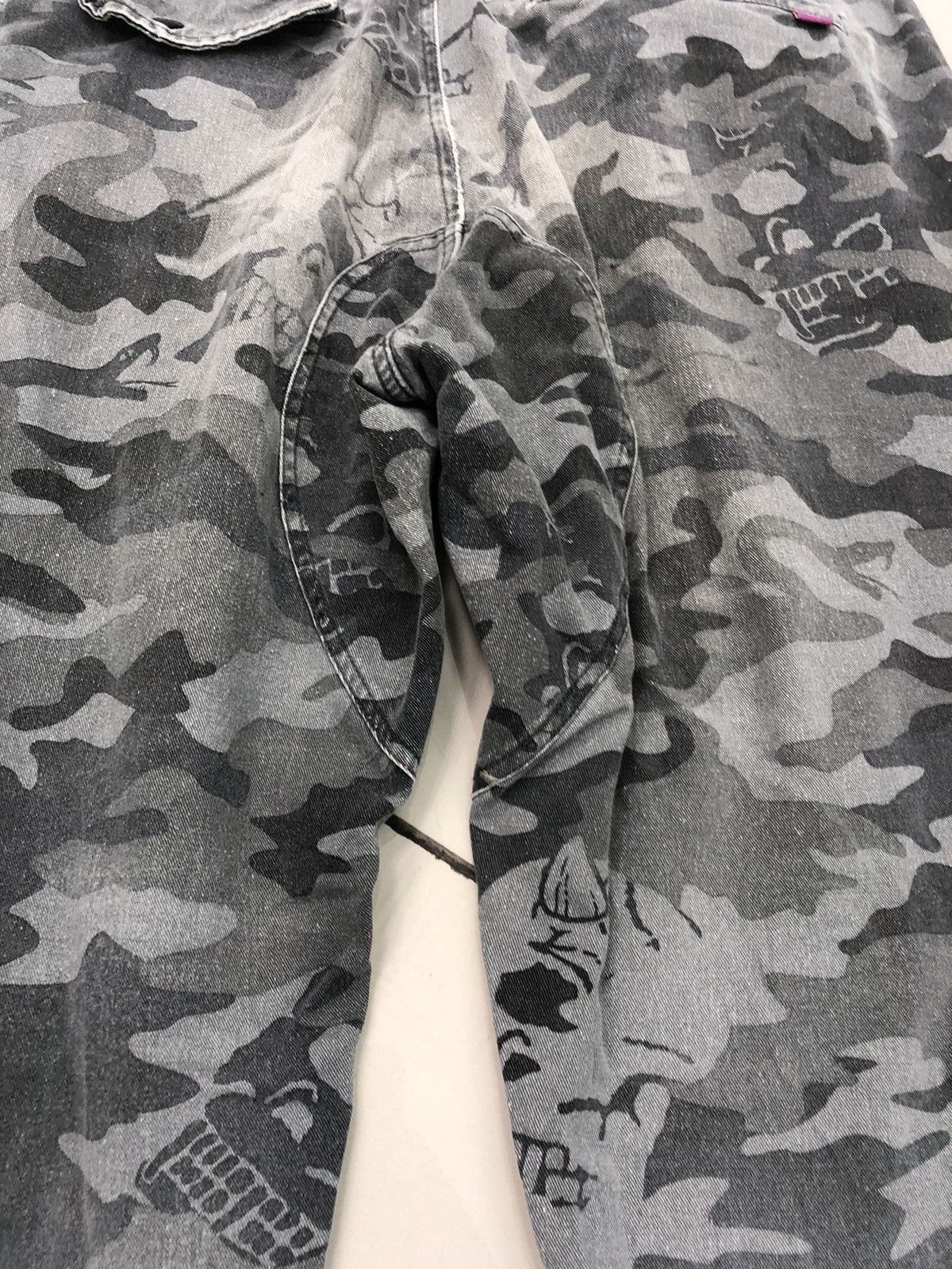 Mishka × Seditionaries MNWKA by Mishka Skulls Camo pants size 36 Size US 36 / EU 52 - 16 Thumbnail
