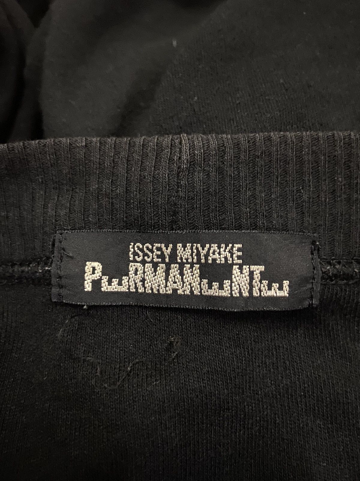 Issey Miyake Archive 80’s Issey Miyake permanente V shape Cardigan Size US M / EU 48-50 / 2 - 8 Thumbnail