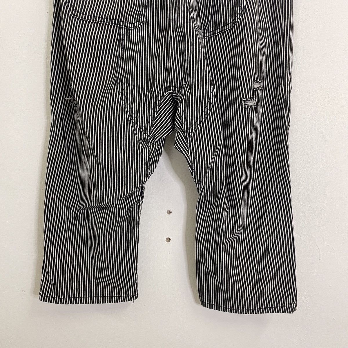 Japanese Brand Vintage H.C.M II Hickory Stripe Buckles Rare Cropped Pants Size US 28 / EU 44 - 8 Thumbnail