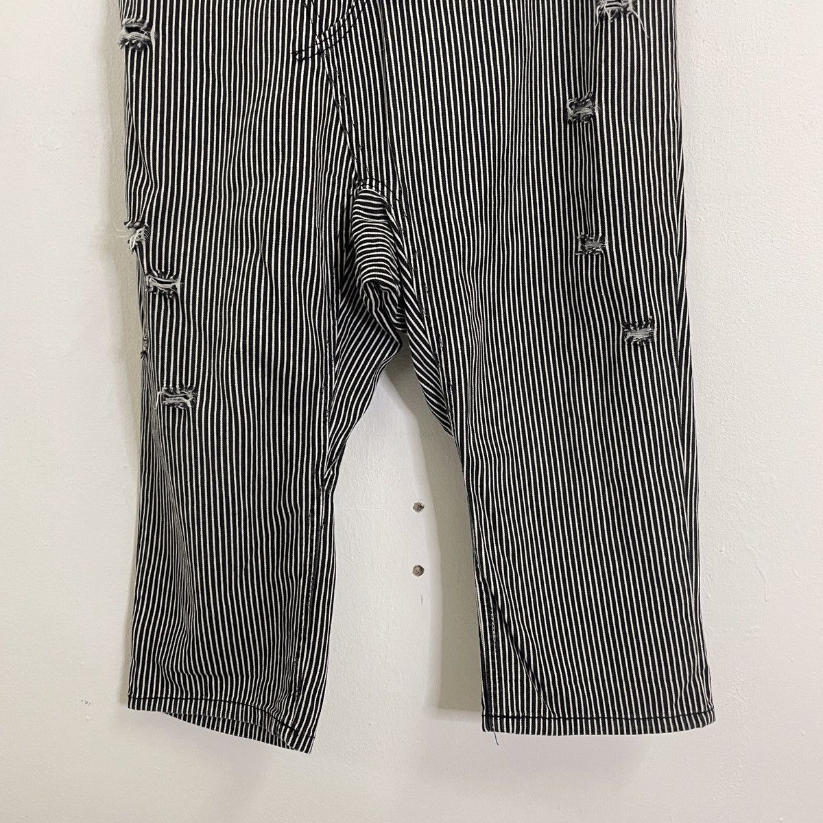 Japanese Brand Vintage H.C.M II Hickory Stripe Buckles Rare Cropped Pants Size US 28 / EU 44 - 4 Thumbnail