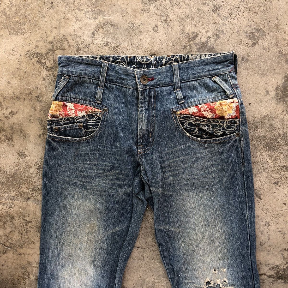Japanese Brand 🔥Thrash🔥🇯🇵Gumu International Flower Motif Distress Rips Jeans Size US 32 / EU 48 - 2 Thumbnail