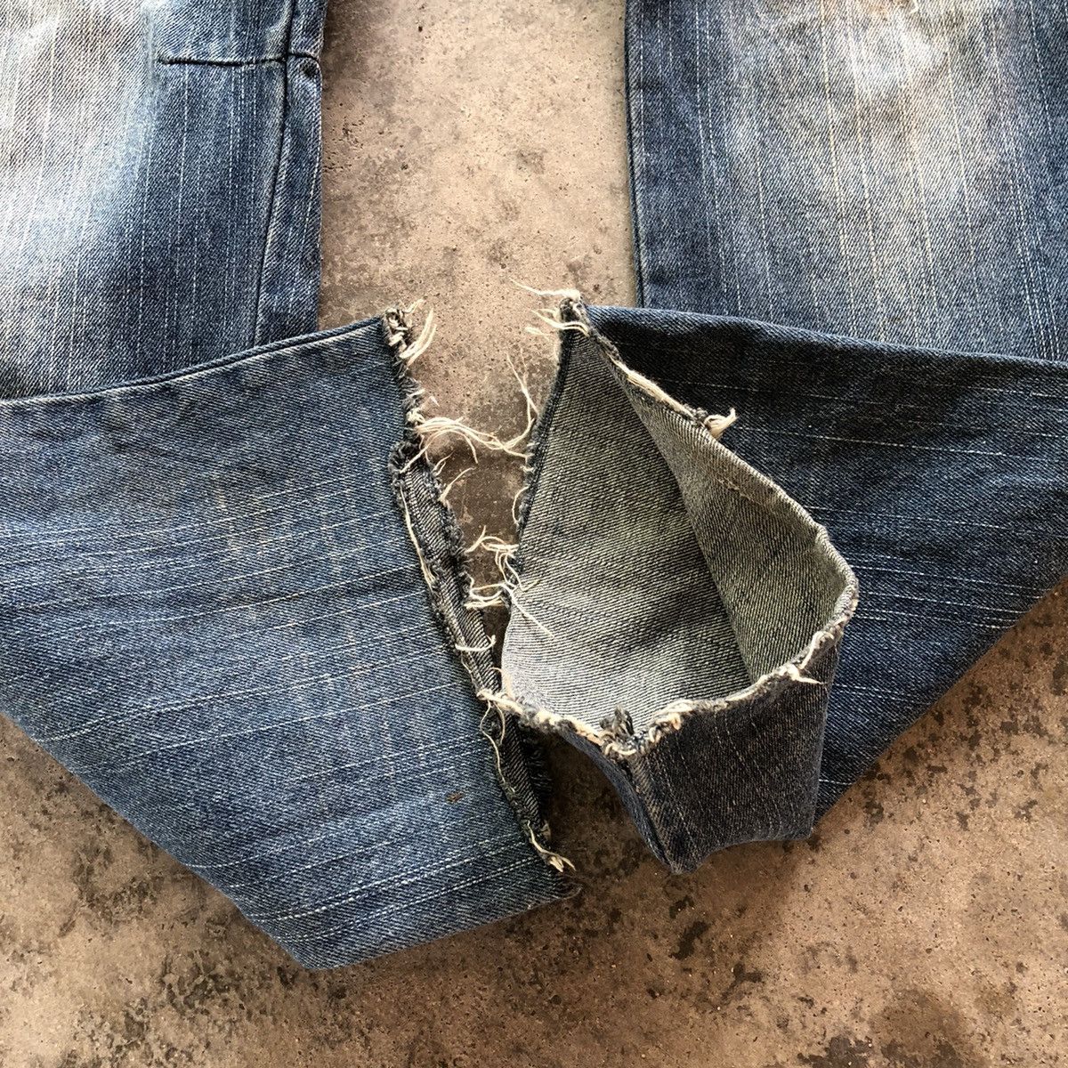 Japanese Brand 🔥Thrash🔥🇯🇵Gumu International Flower Motif Distress Rips Jeans Size US 32 / EU 48 - 9 Thumbnail