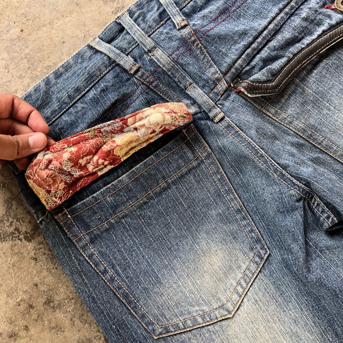 Japanese Brand 🔥Thrash🔥🇯🇵Gumu International Flower Motif Distress Rips Jeans Size US 32 / EU 48 - 13 Thumbnail