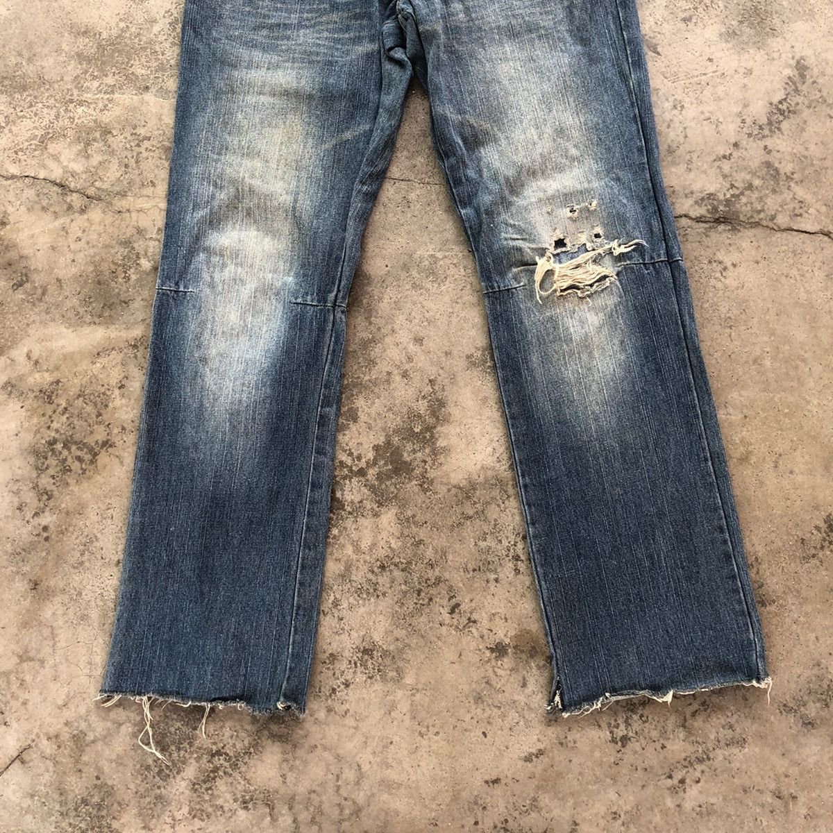 Japanese Brand 🔥Thrash🔥🇯🇵Gumu International Flower Motif Distress Rips Jeans Size US 32 / EU 48 - 3 Thumbnail