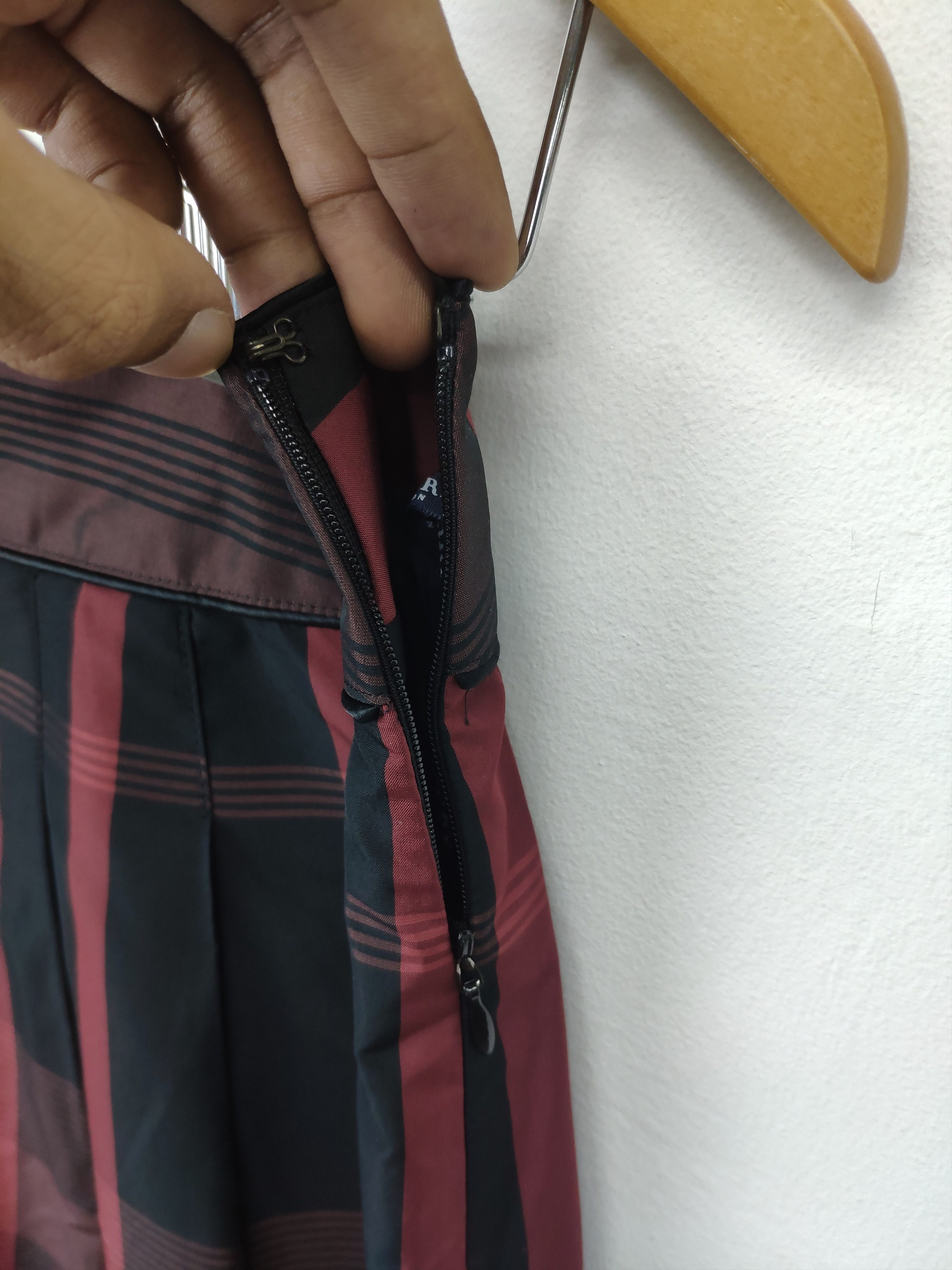 Burberry × Vintage Vintage Burberry Midi Skirt Nova Check Size 28" / US 6 / IT 42 - 9 Thumbnail