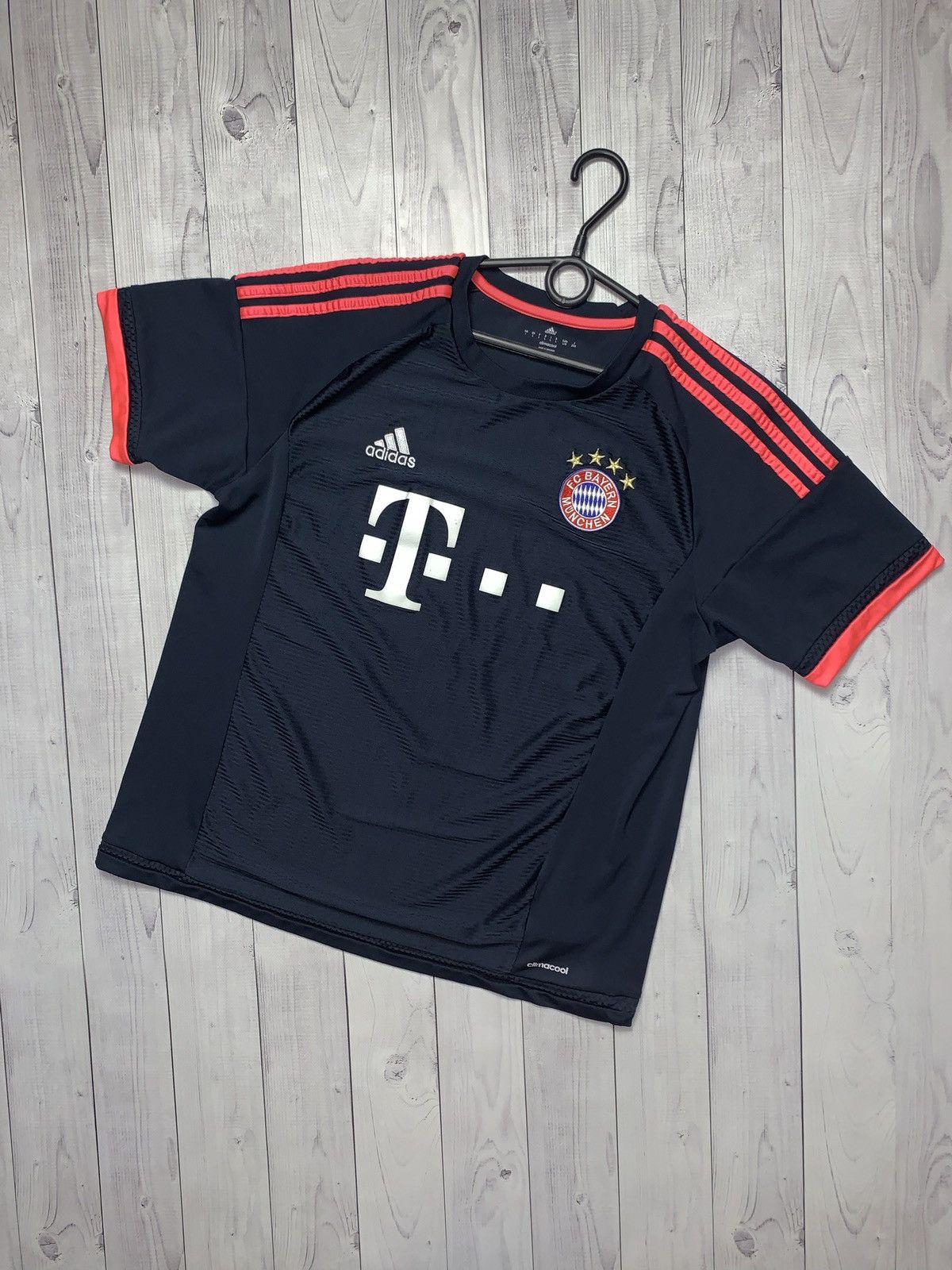 Adidas × Vintage Vintage Bayern Munich adidas soccer jersey size S/M Size US S / EU 44-46 / 1 - 1 Thumbnail