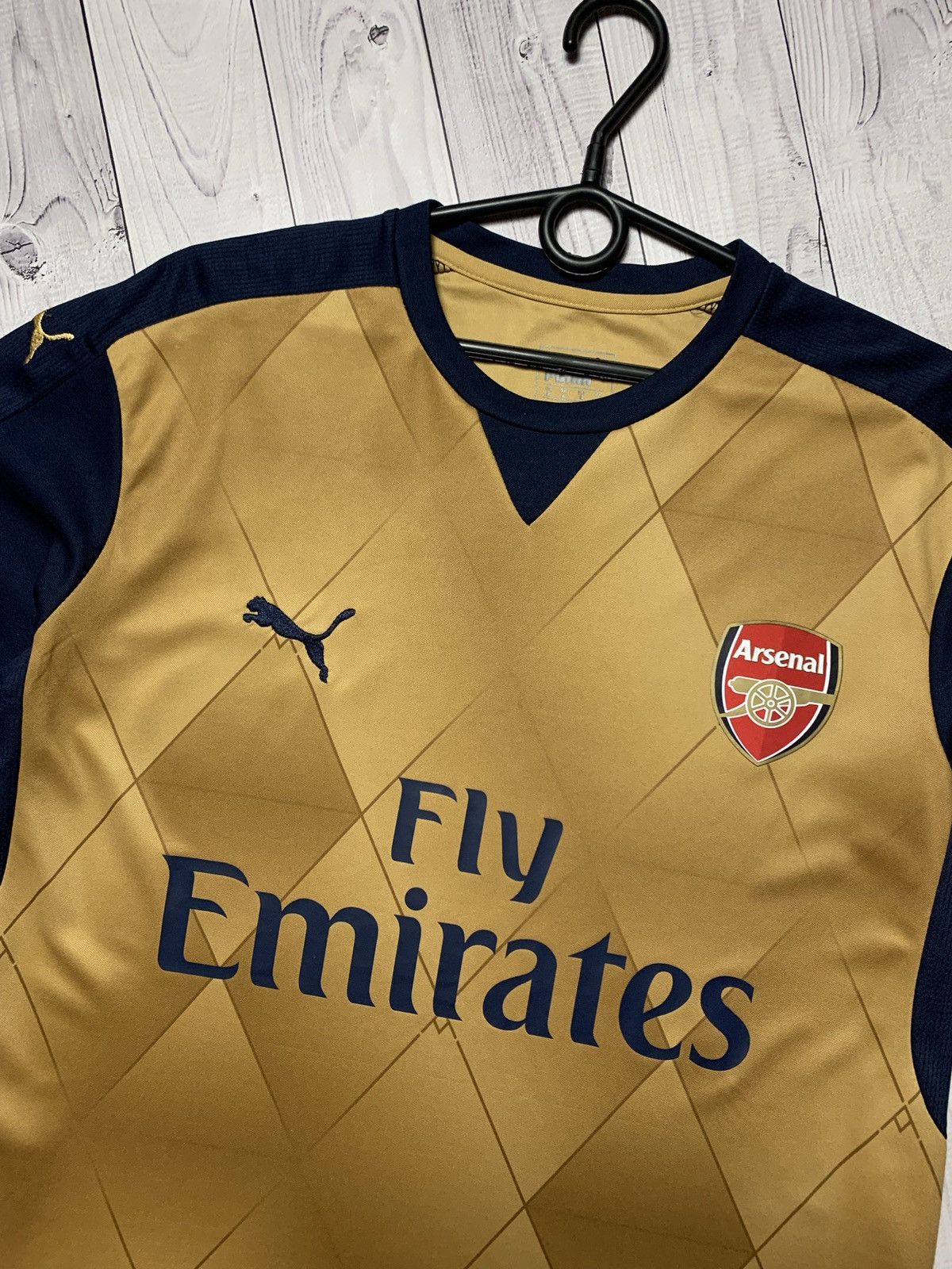 Puma Soccer jersey Arsenal long sleeve jersey gold rare size M Size US M / EU 48-50 / 2 - 3 Thumbnail