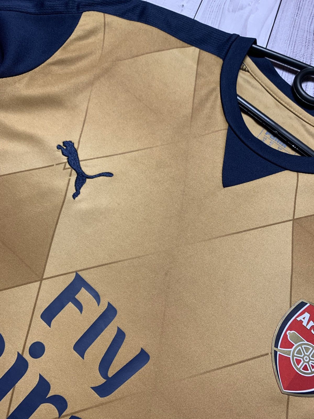 Puma Soccer jersey Arsenal long sleeve jersey gold rare size M Size US M / EU 48-50 / 2 - 4 Thumbnail