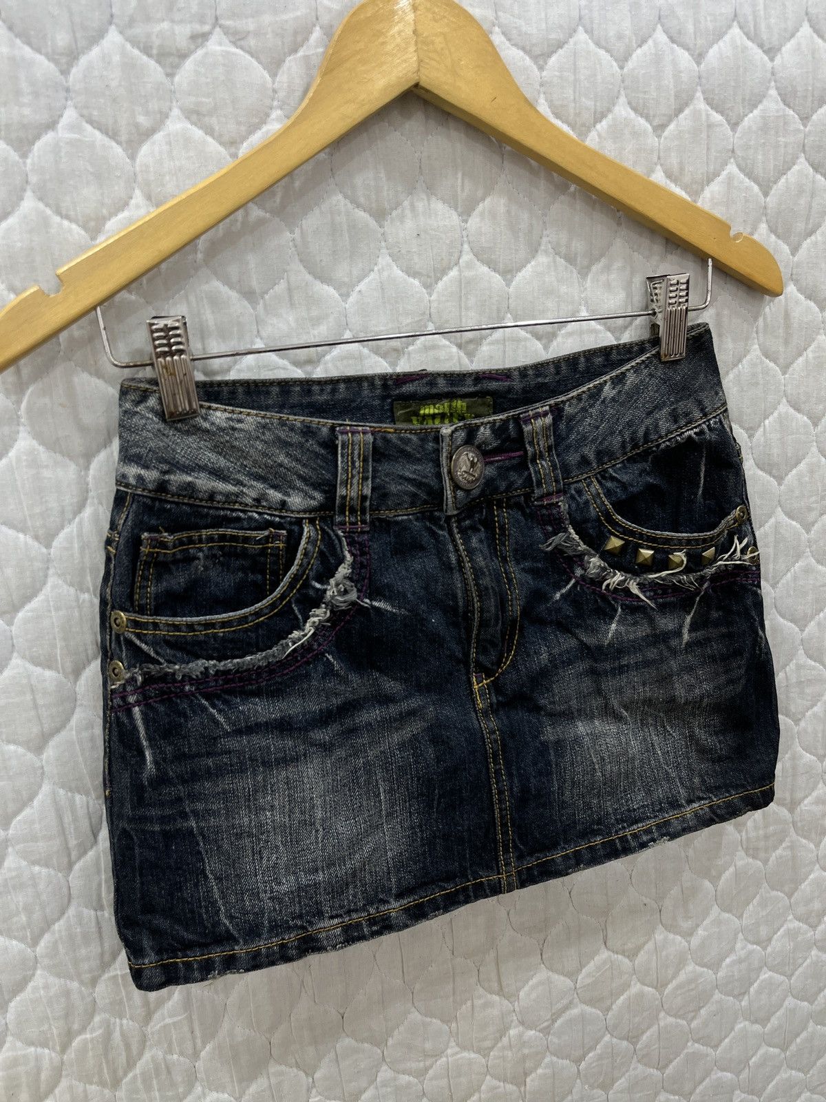 Japanese Brand (Sss). MOUTH VALLEY STUD SPIKE SKIRTS Size 27" / US 4 / IT 40 - 6 Thumbnail