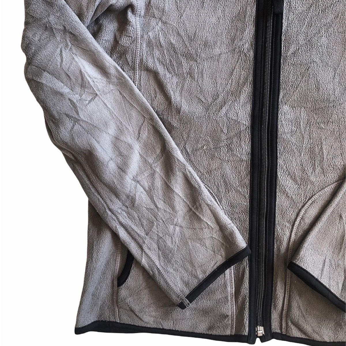 Uniqlo Uniqlo Riversable Zipper Fleece Jacket Size S / US 4 / IT 40 - 6 Thumbnail