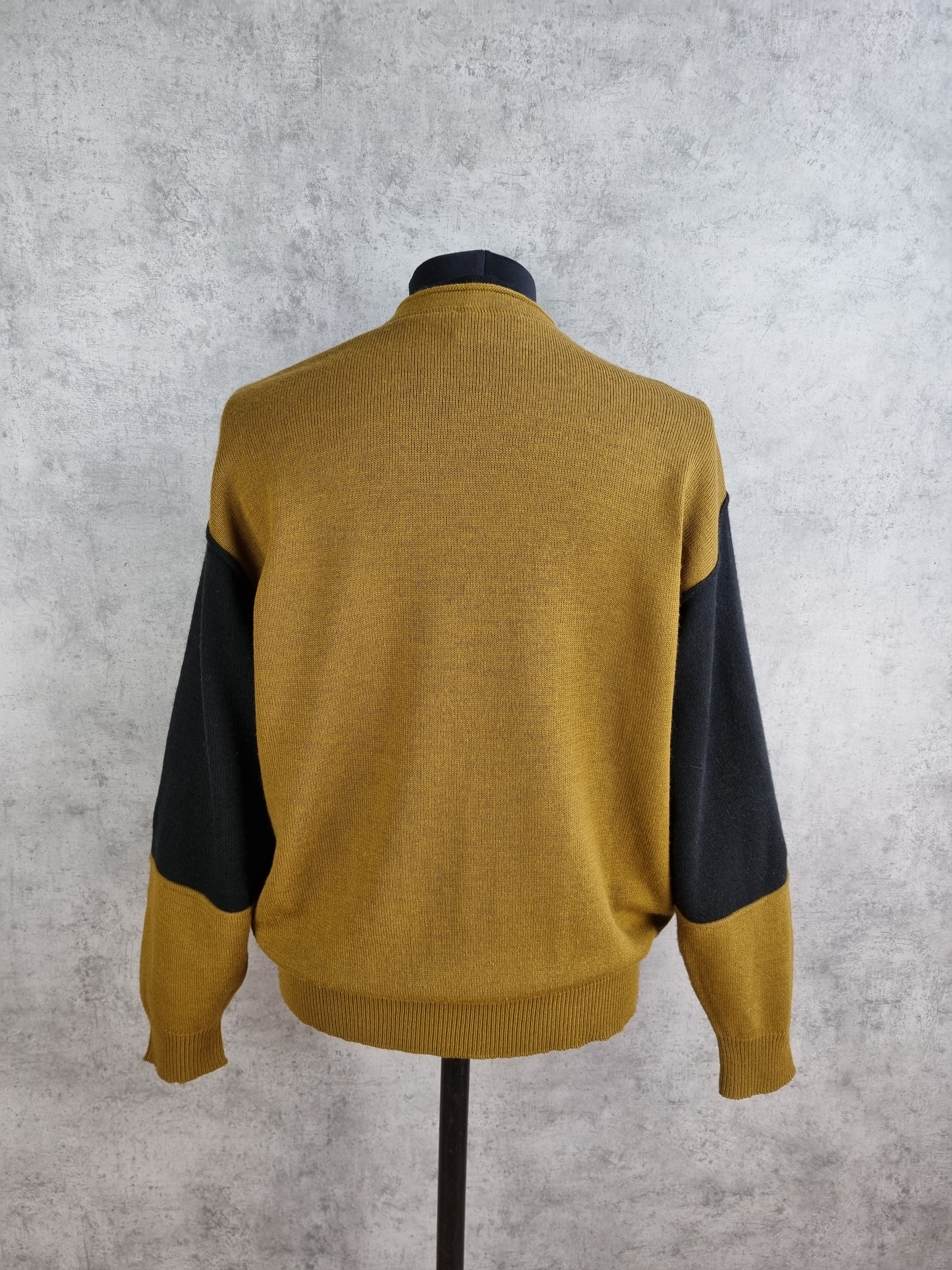 Carlo Colucci 80s Vintage Carlo Colucci Wool V Neck Sweater Size US L / EU 52-54 / 3 - 9 Thumbnail