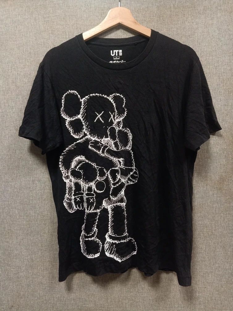 Kaws × Uniqlo vintage t shirt kaws very rare Size US M / EU 48-50 / 2 - 1 Thumbnail