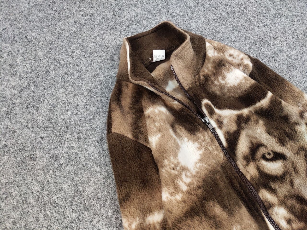 Japanese Brand Vintage 90's Fleece Zip Light Jacket Art Brown Wolf Hype Size US S / EU 44-46 / 1 - 7 Thumbnail