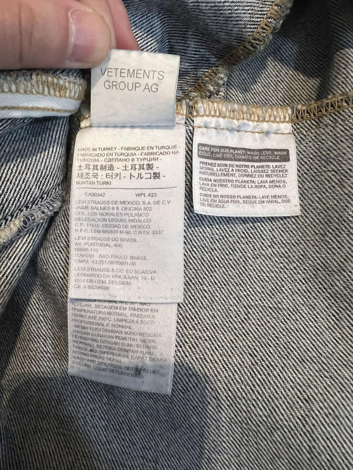 Levi's × Vetements VETEMENTS X LEVIS 19 REWORK DENIM JACKET Size US S / EU 44-46 / 1 - 13 Thumbnail