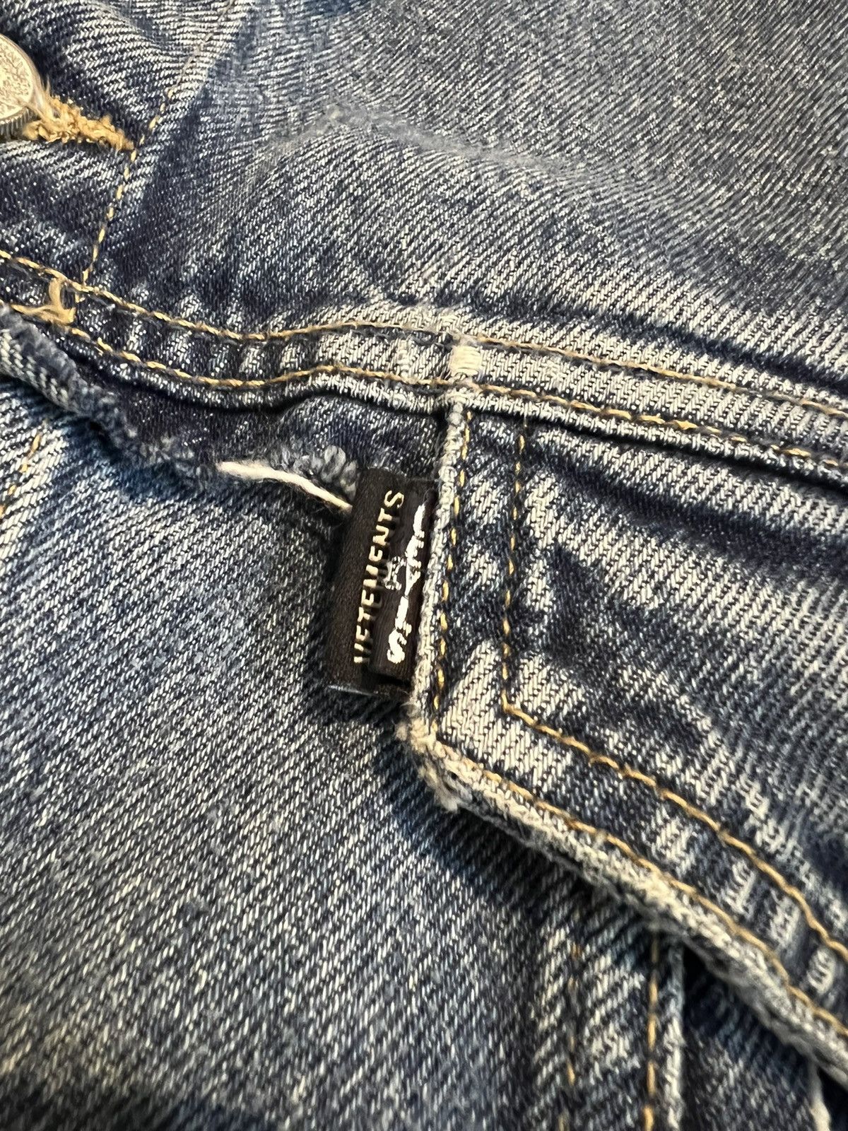 Levi's × Vetements VETEMENTS X LEVIS 19 REWORK DENIM JACKET Size US S / EU 44-46 / 1 - 8 Thumbnail