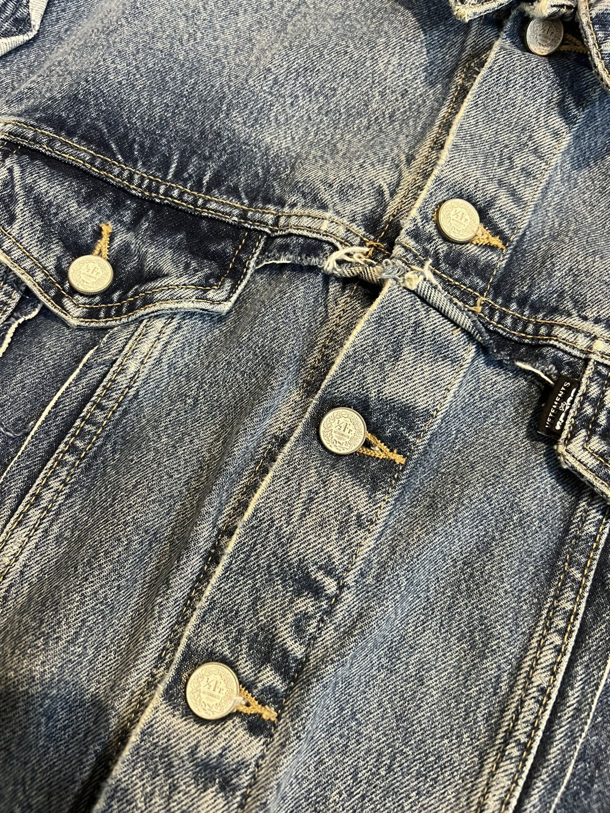 Levi's × Vetements VETEMENTS X LEVIS 19 REWORK DENIM JACKET Size US S / EU 44-46 / 1 - 9 Thumbnail