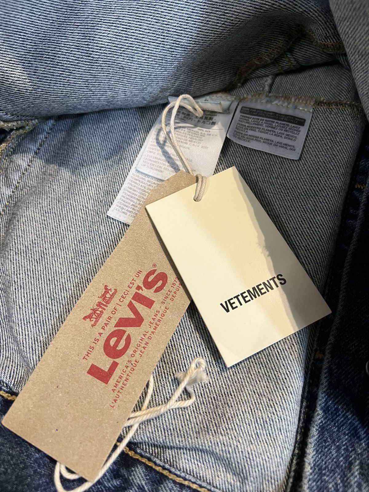 Levi's × Vetements VETEMENTS X LEVIS 19 REWORK DENIM JACKET Size US S / EU 44-46 / 1 - 15 Thumbnail